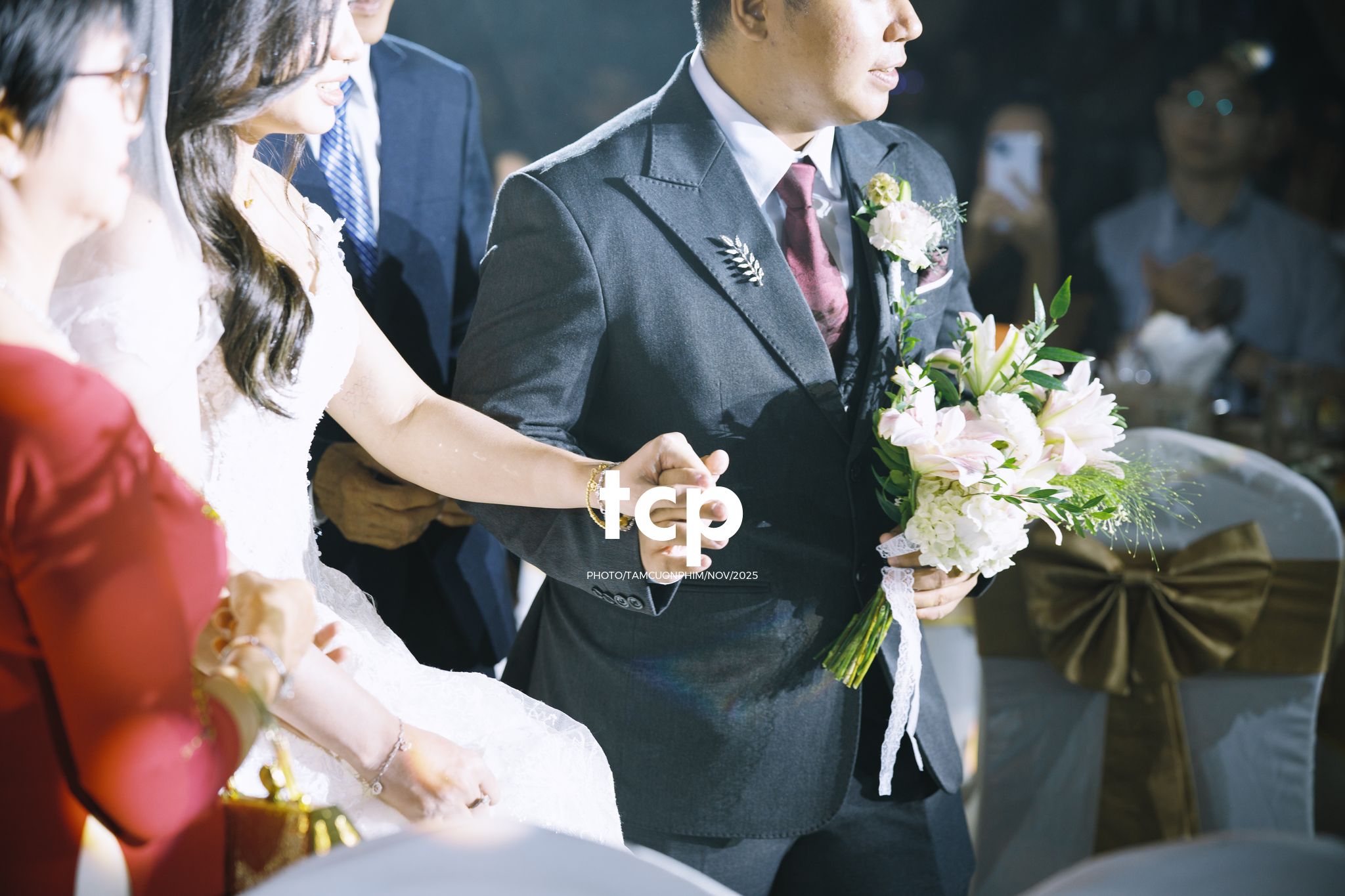 Tám Cuộn Phim - Hơi ấm ngày chung đôi