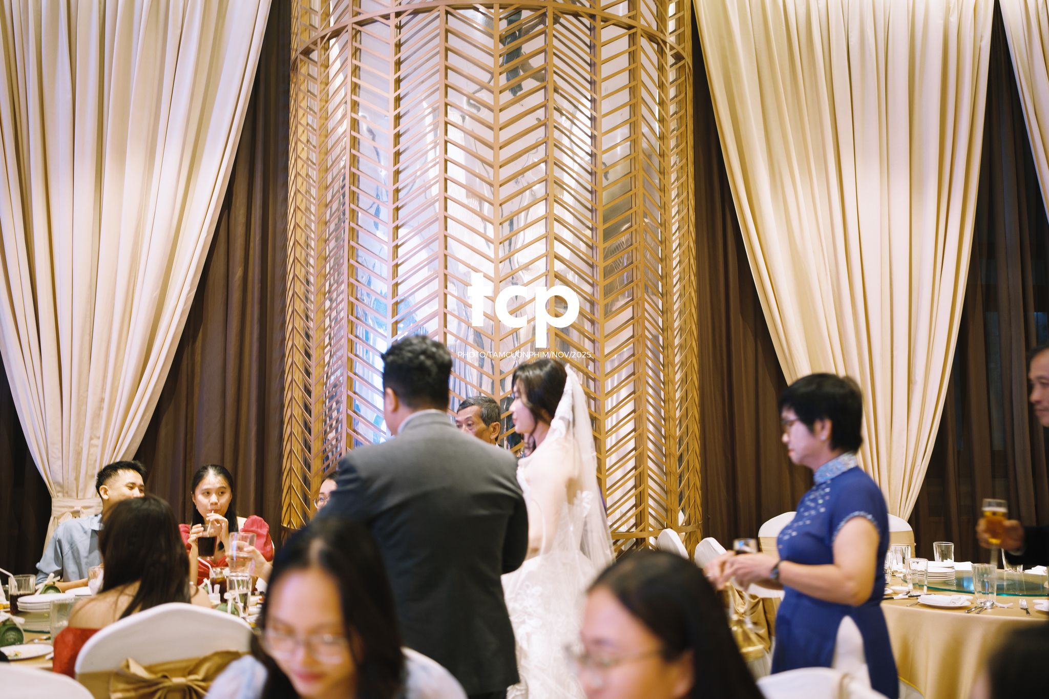 Tám Cuộn Phim - Hơi ấm ngày chung đôi