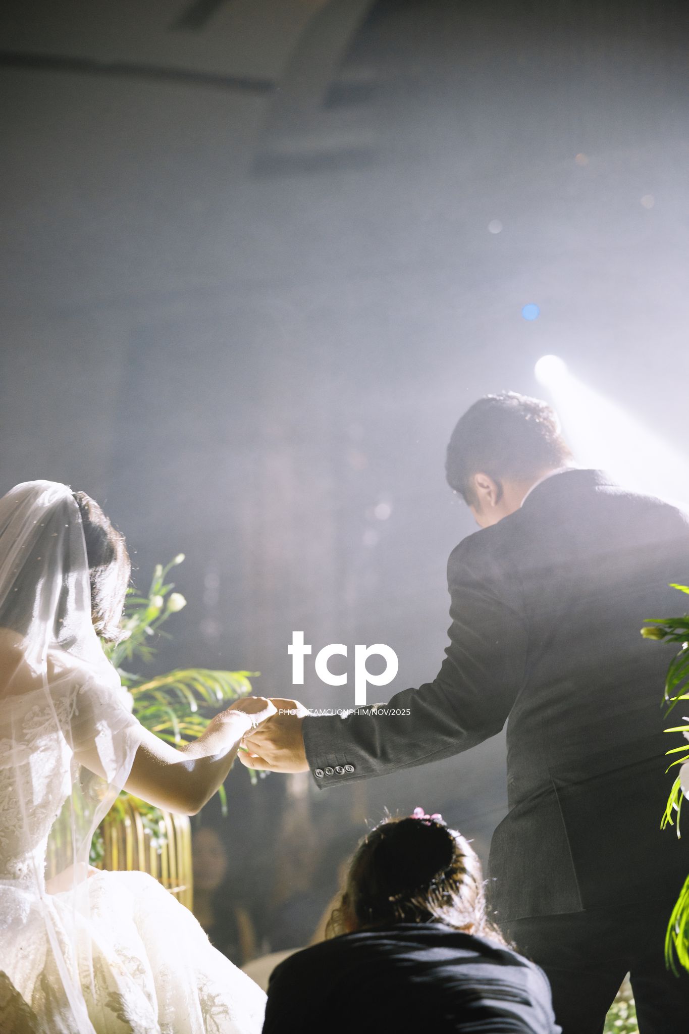 Tám Cuộn Phim - Hơi ấm ngày chung đôi