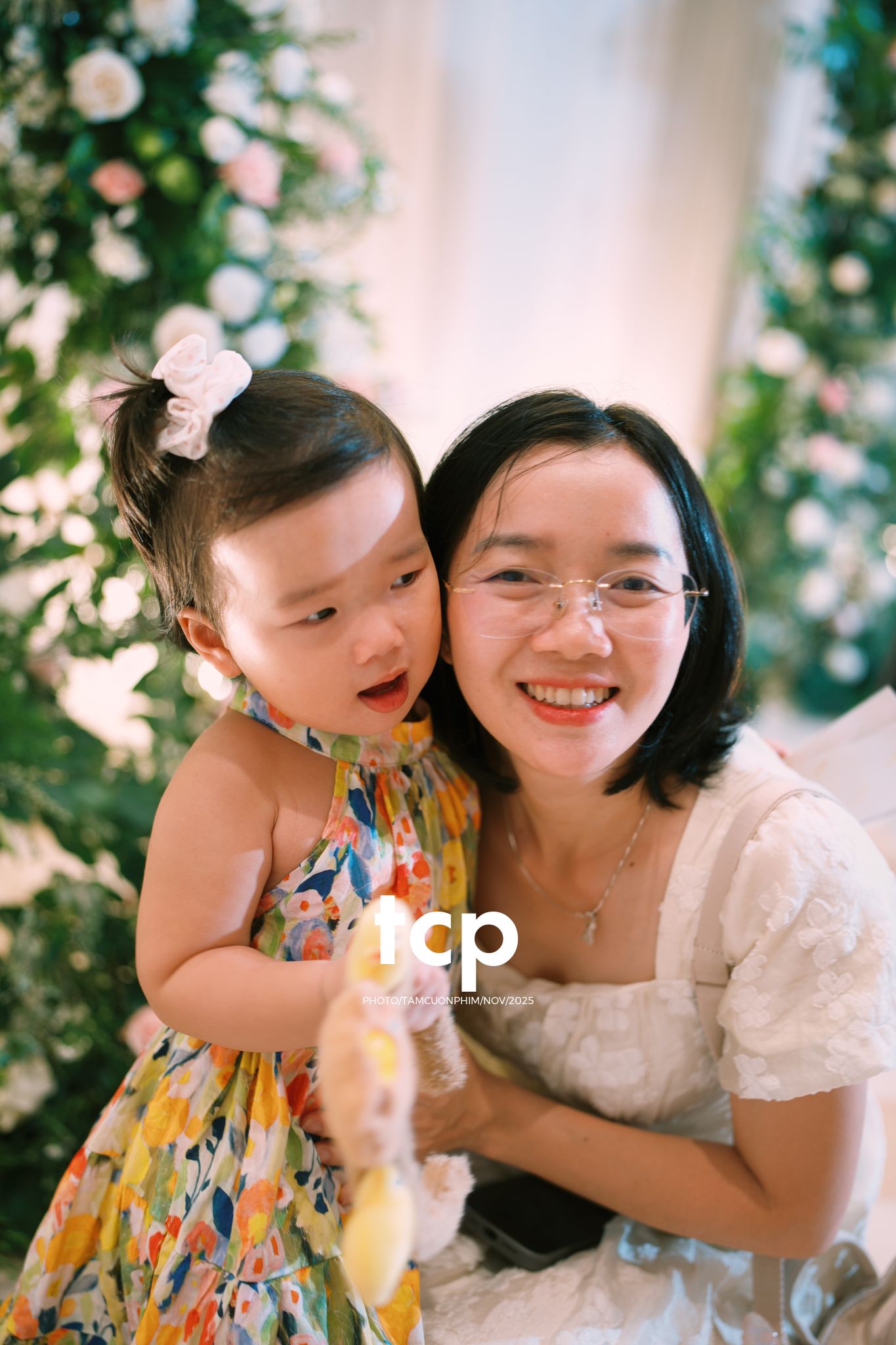 Tám Cuộn Phim - Hơi ấm ngày chung đôi