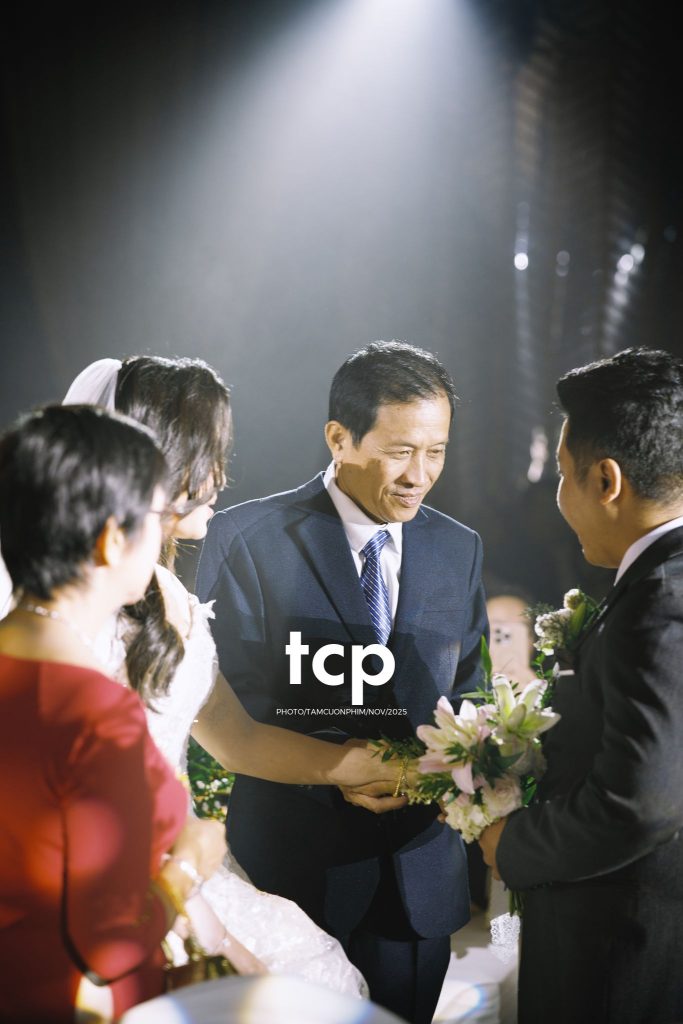 Tám Cuộn Phim - Hơi ấm ngày chung đôi
