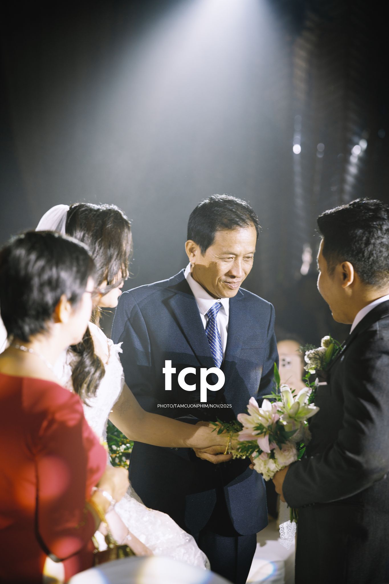 Tám Cuộn Phim - Hơi ấm ngày chung đôi