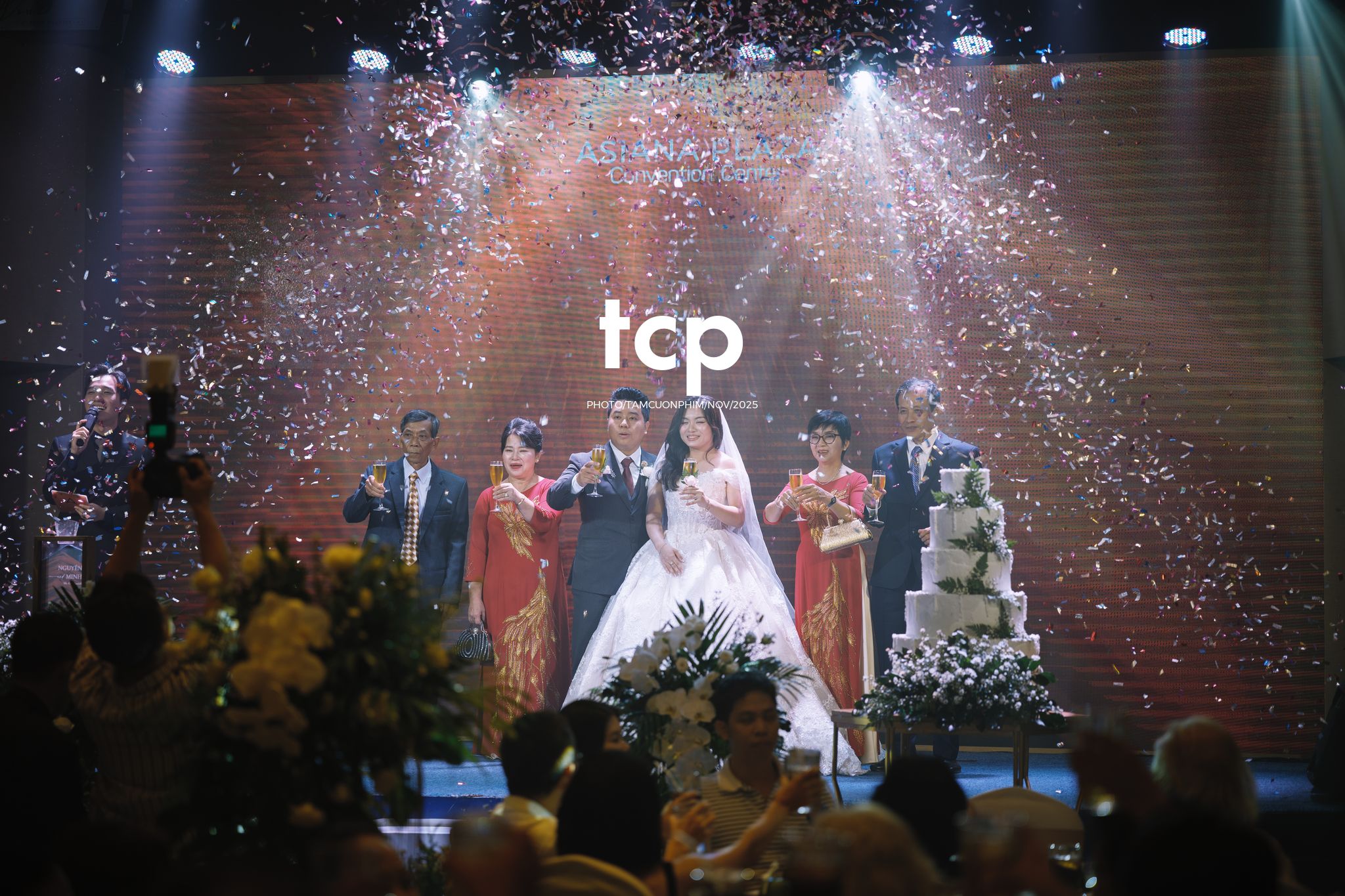 Tám Cuộn Phim - Hơi ấm ngày chung đôi