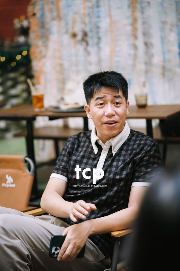 Tám Cuộn Phim - Hương cà phê và sắc đỏ mùa lễ hội