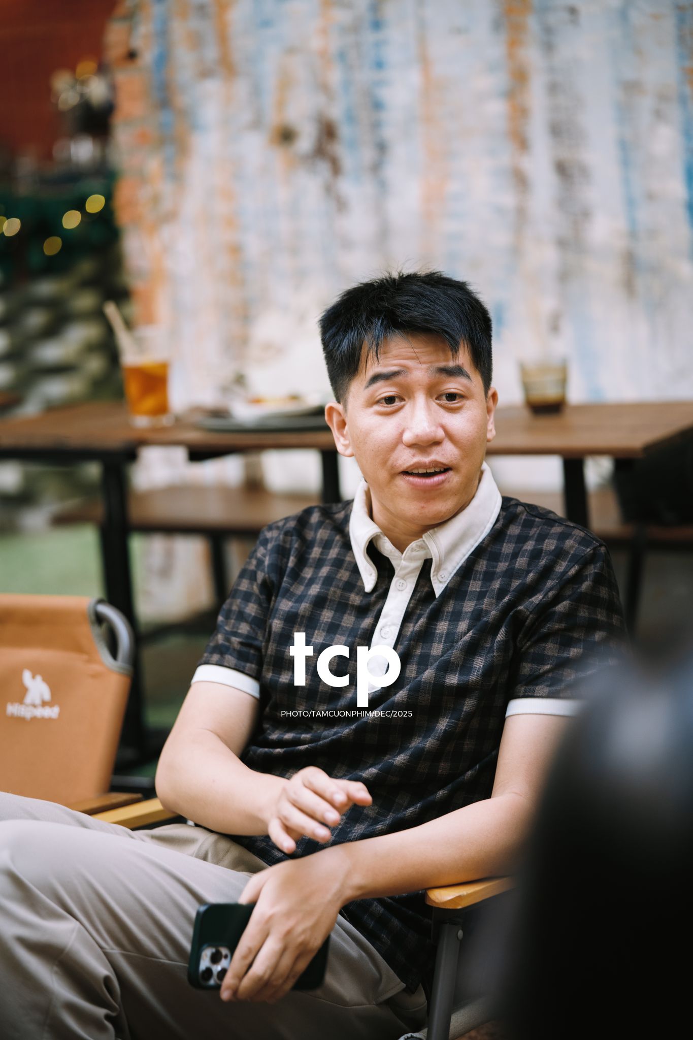 Tám Cuộn Phim - Hương cà phê và sắc đỏ mùa lễ hội