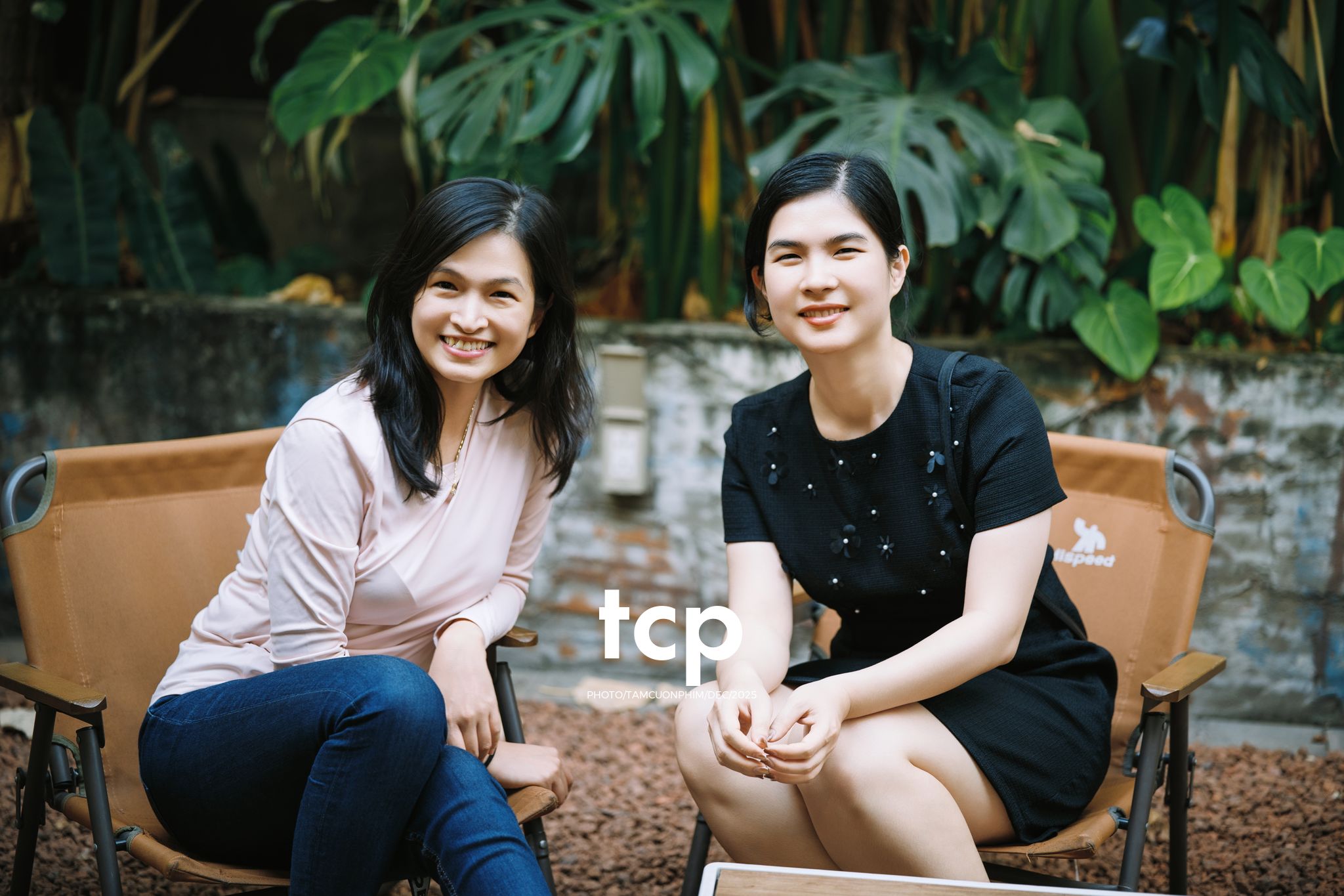 Tám Cuộn Phim - Hương cà phê và sắc đỏ mùa lễ hội