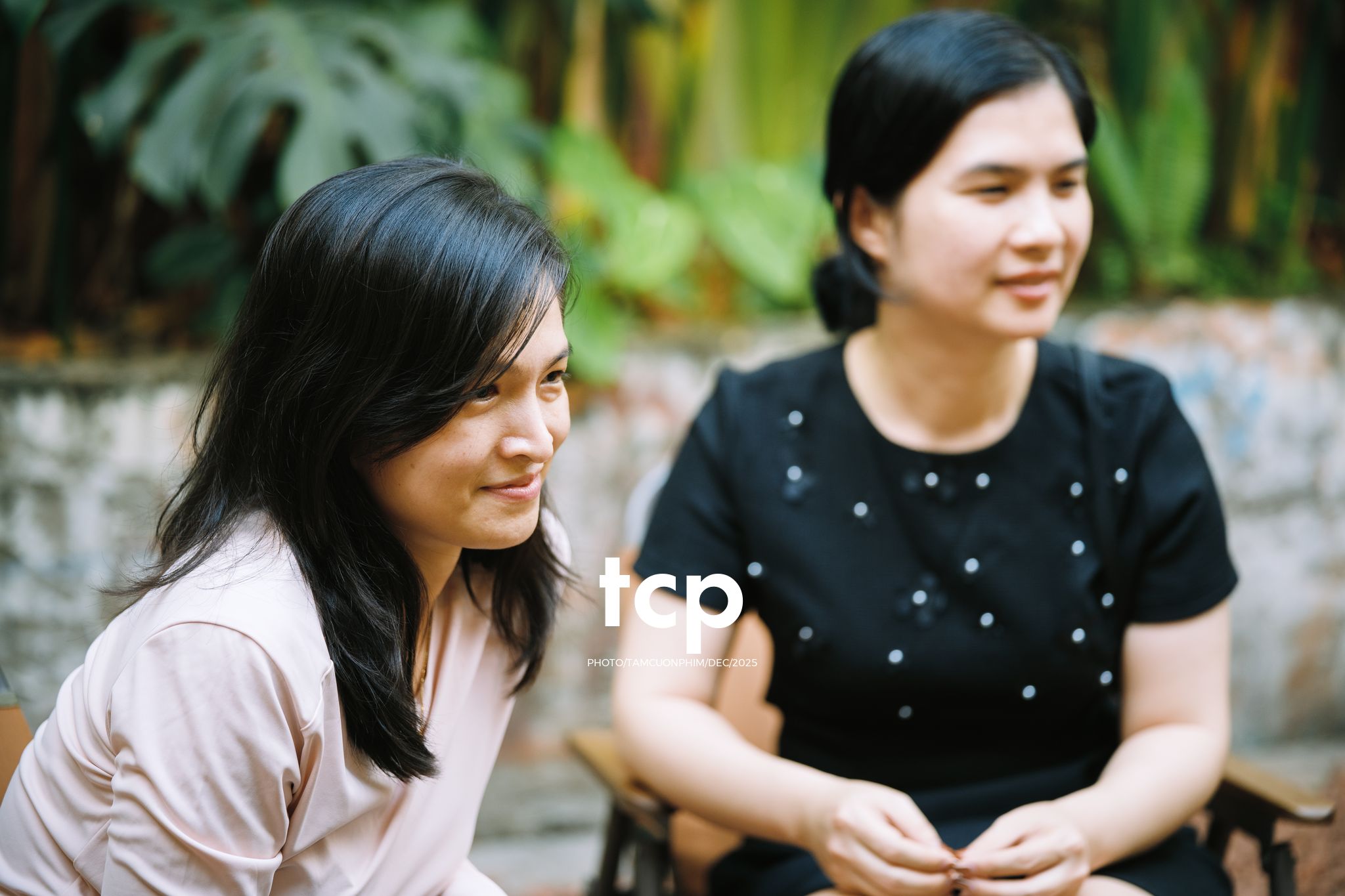 Tám Cuộn Phim - Hương cà phê và sắc đỏ mùa lễ hội