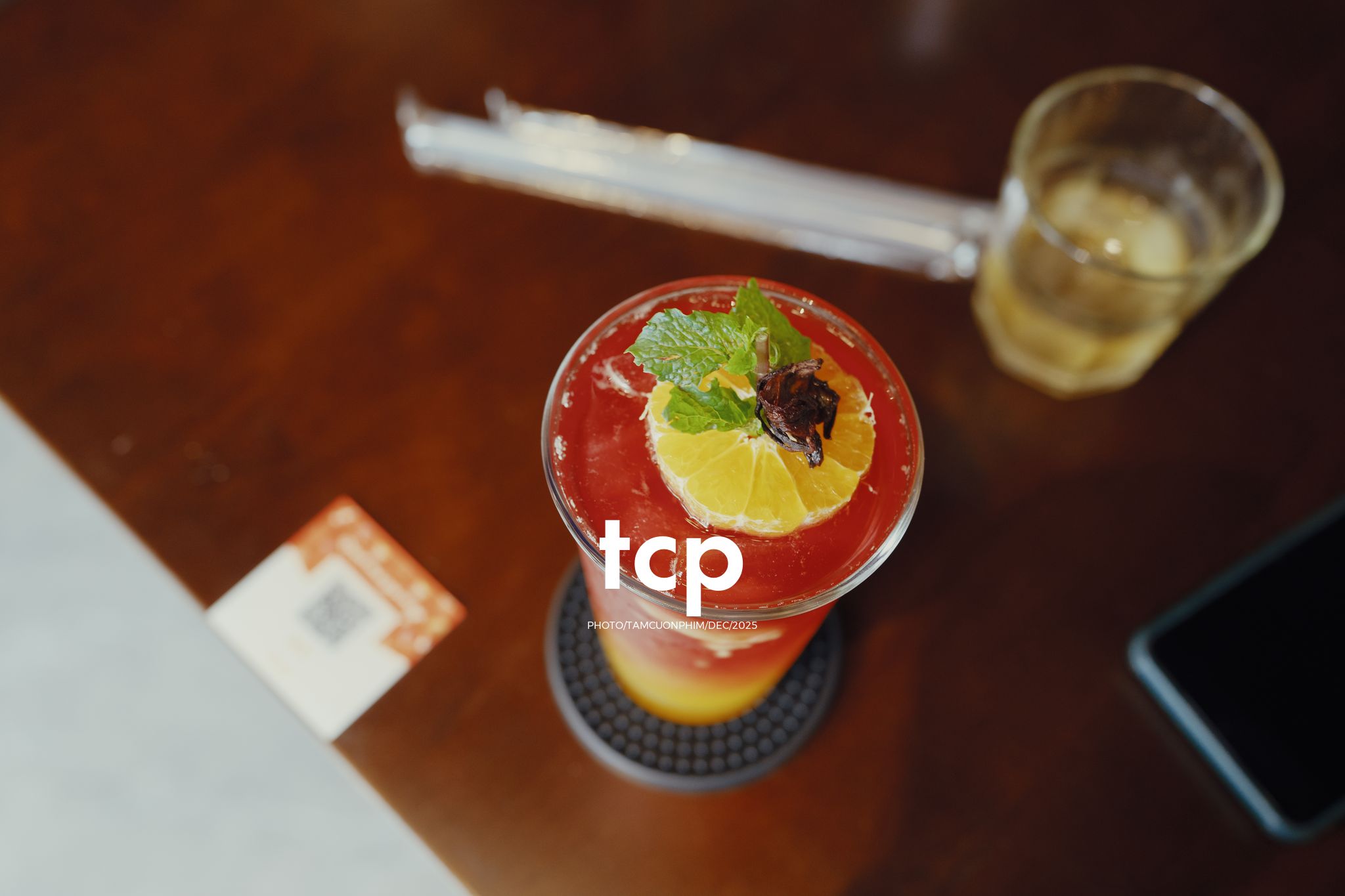 Tám Cuộn Phim - Ly trà trái cây chưa kịp vơi thì chuyện cũ đã kể xong