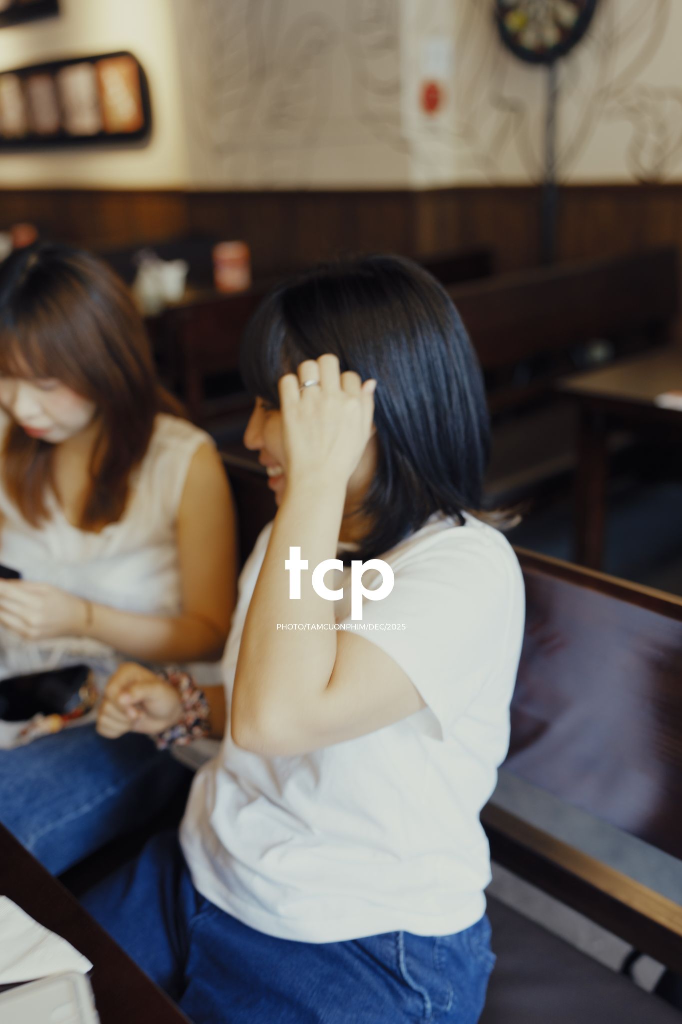 Tám Cuộn Phim - Ly trà trái cây chưa kịp vơi thì chuyện cũ đã kể xong