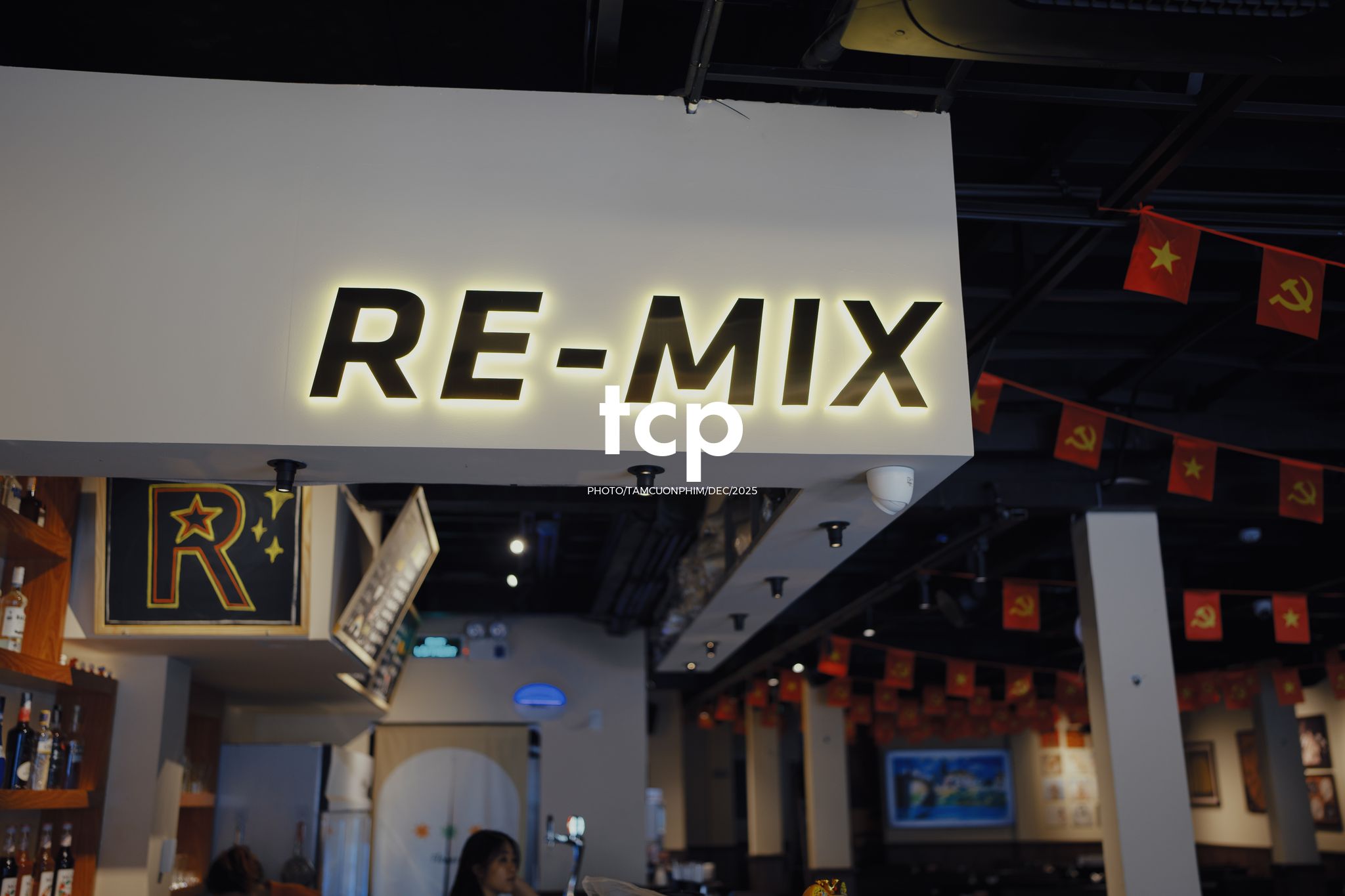 Tám Cuộn Phim - Ly trà trái cây chưa kịp vơi thì chuyện cũ đã kể xong