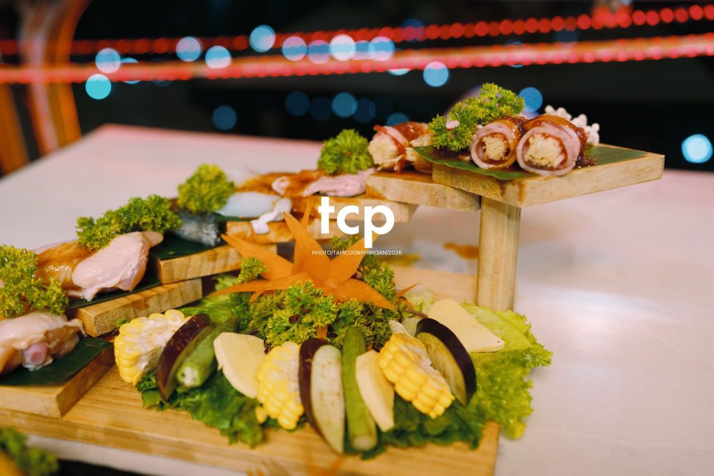 Tám Cuộn Phim - Chiếc view triệu đô cùng hội bạn "tâm đầu ý hợp"