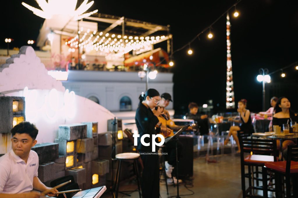 Tám Cuộn Phim - Chiếc view triệu đô cùng hội bạn "tâm đầu ý hợp"