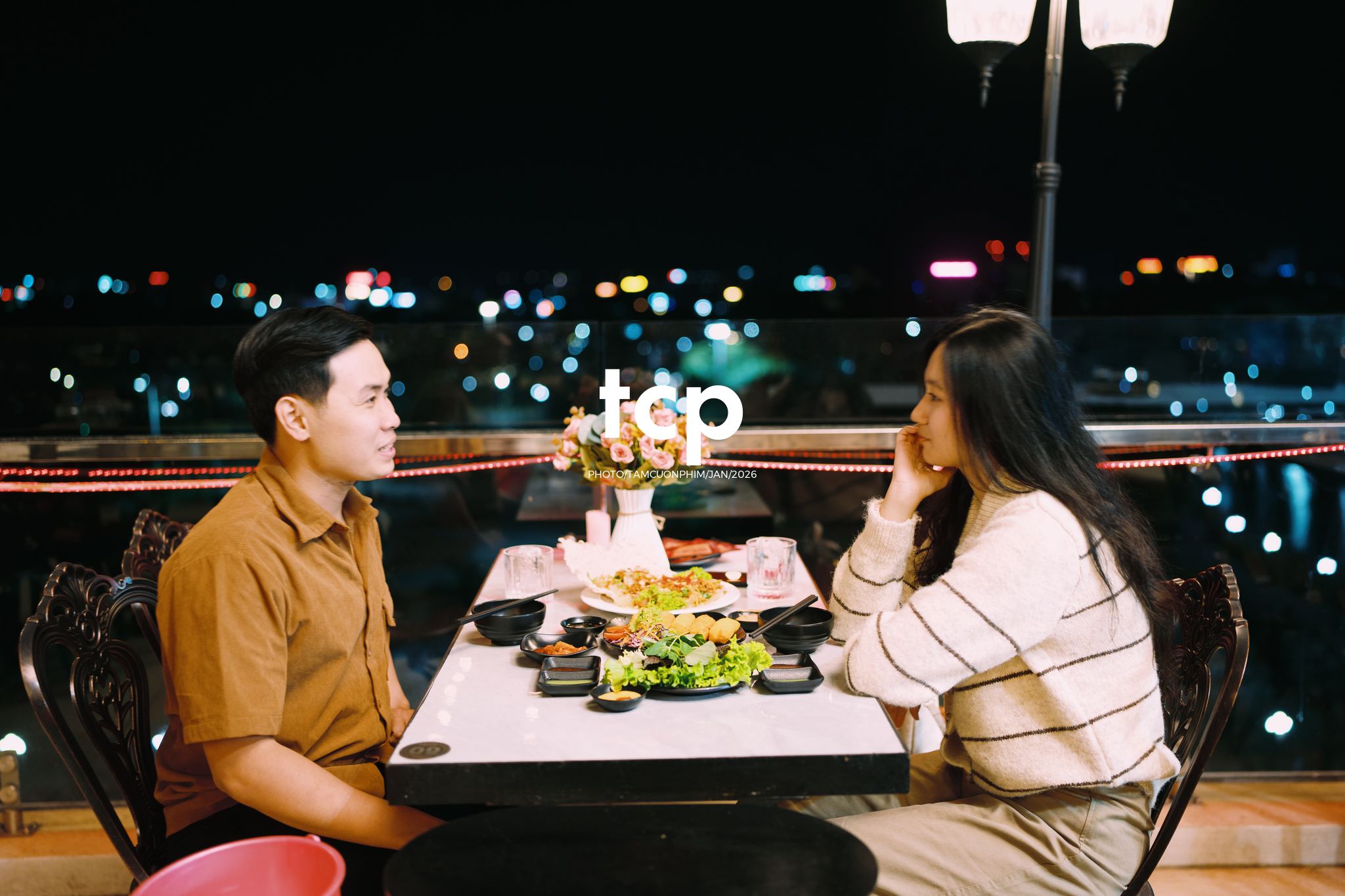 Tám Cuộn Phim - Chiếc view triệu đô cùng hội bạn "tâm đầu ý hợp"