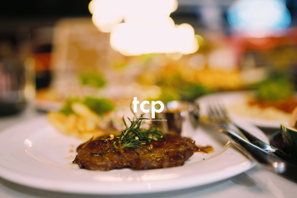 Tám Cuộn Phim - Chiếc view triệu đô cùng hội bạn "tâm đầu ý hợp"
