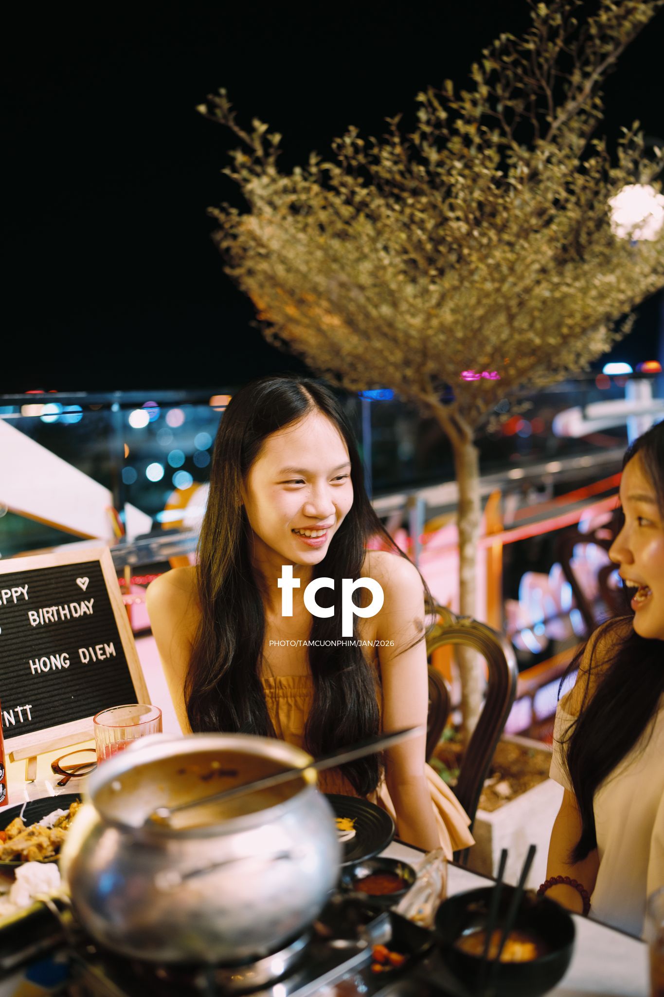 Tám Cuộn Phim - Chiếc view triệu đô cùng hội bạn "tâm đầu ý hợp"