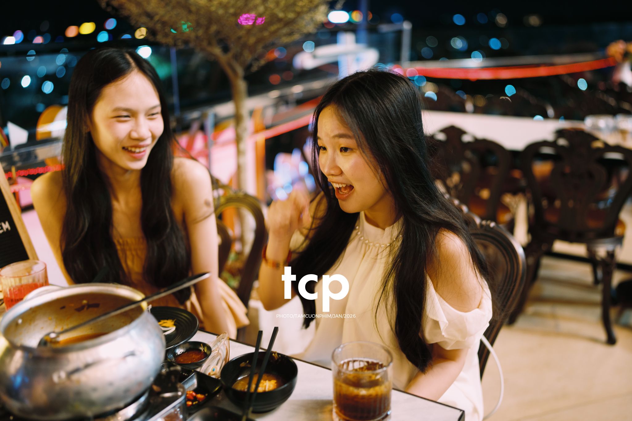 Tám Cuộn Phim - Chiếc view triệu đô cùng hội bạn "tâm đầu ý hợp"