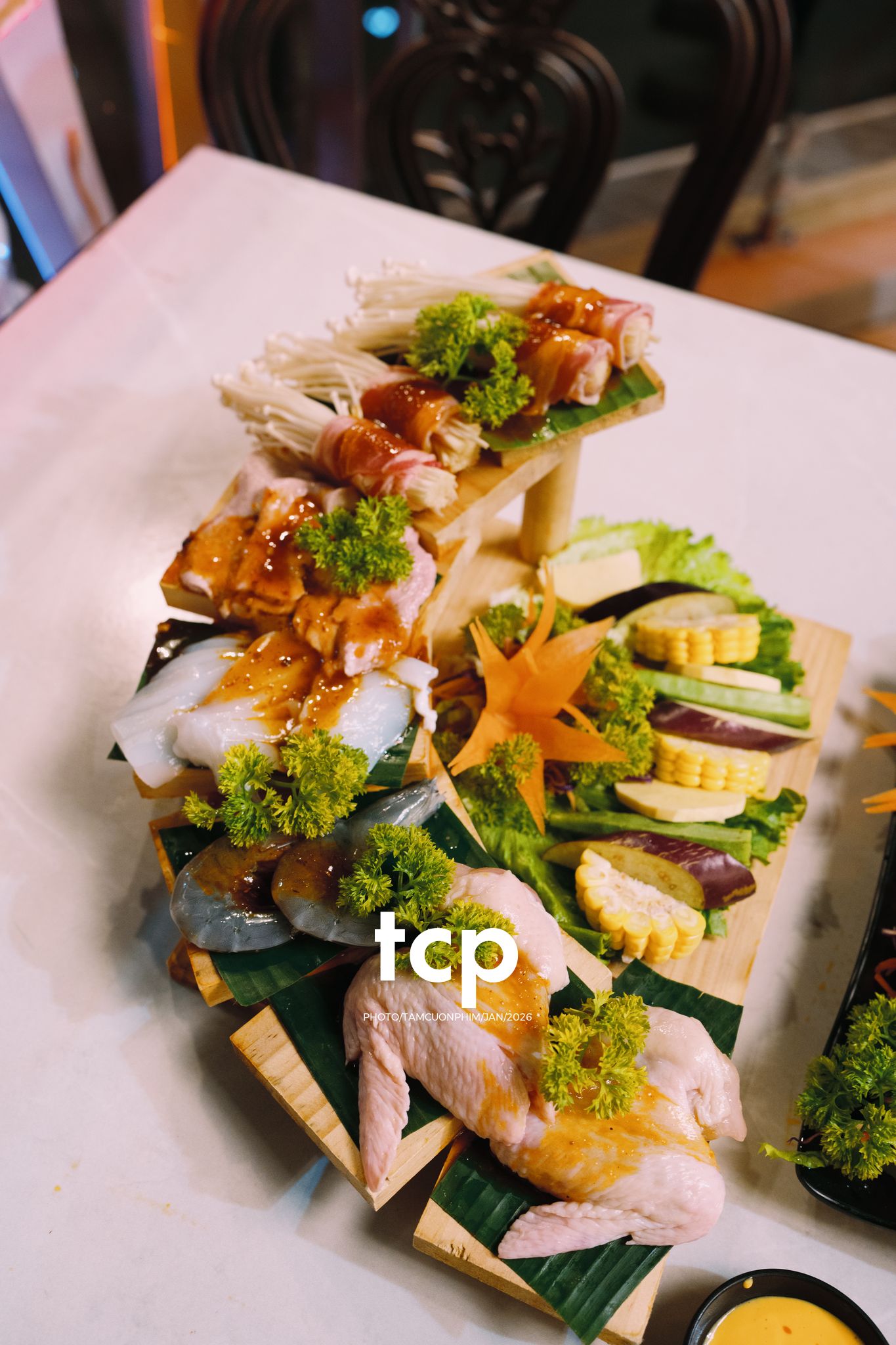 Tám Cuộn Phim - Chiếc view triệu đô cùng hội bạn "tâm đầu ý hợp"