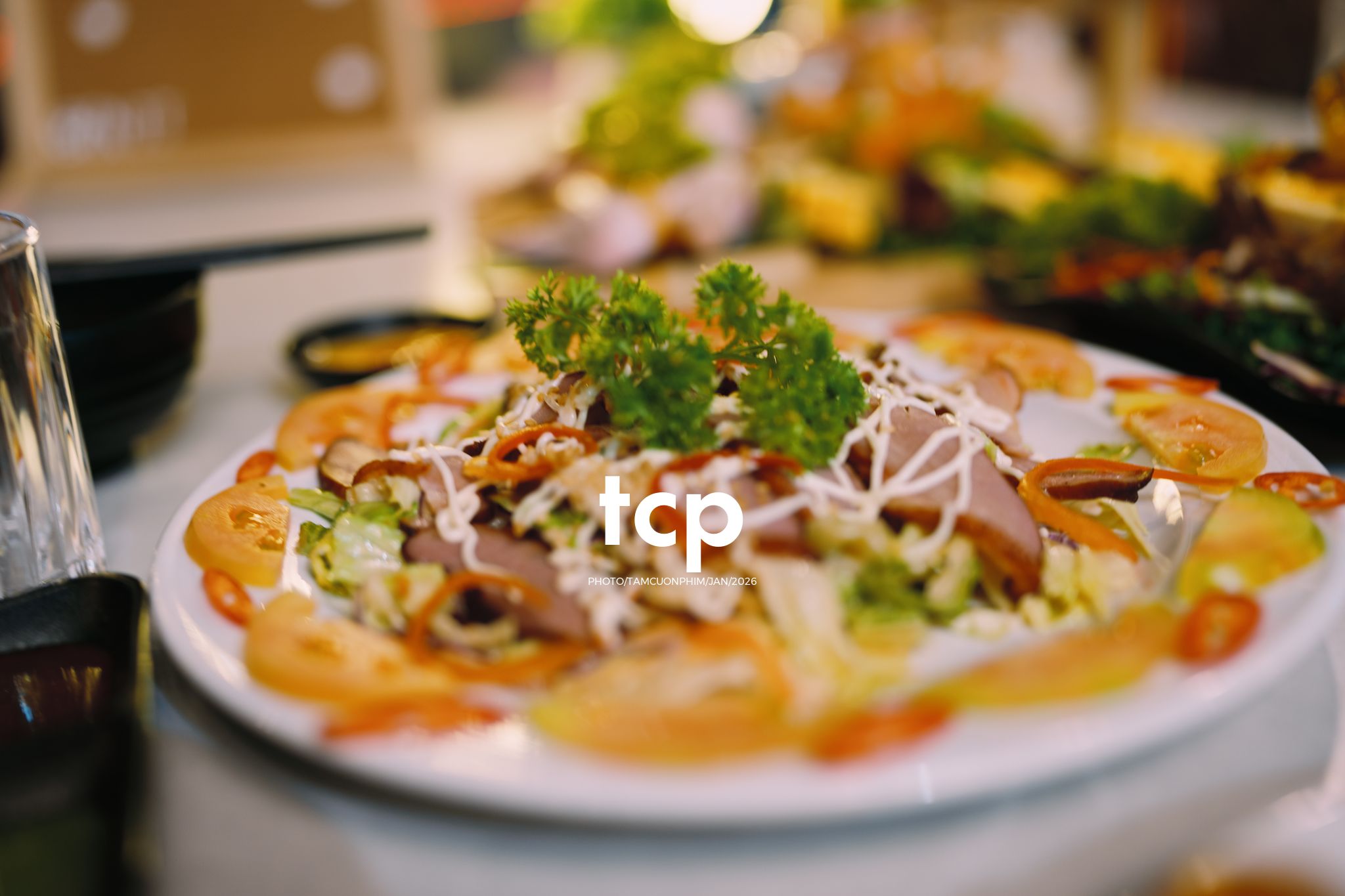 Tám Cuộn Phim - Chiếc view triệu đô cùng hội bạn "tâm đầu ý hợp"