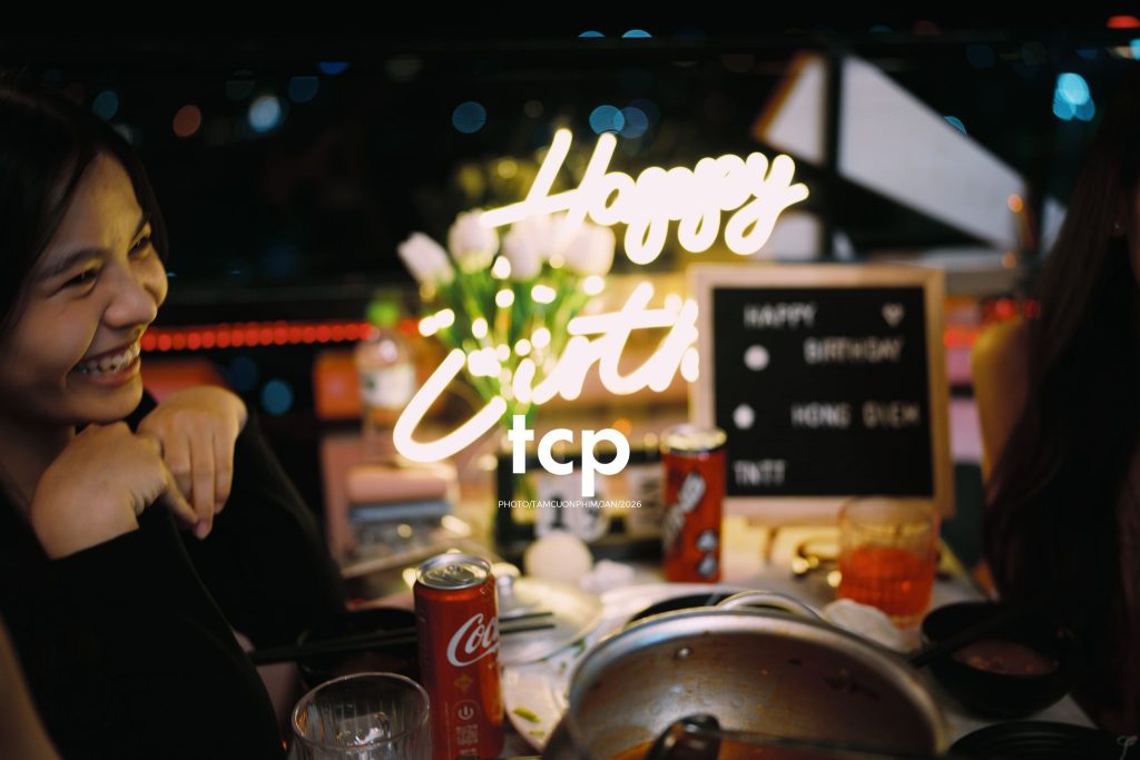 Tám Cuộn Phim - Chiếc view triệu đô cùng hội bạn "tâm đầu ý hợp"