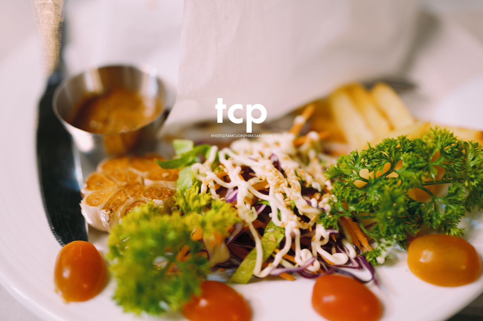 Tám Cuộn Phim - Chiếc view triệu đô cùng hội bạn "tâm đầu ý hợp"