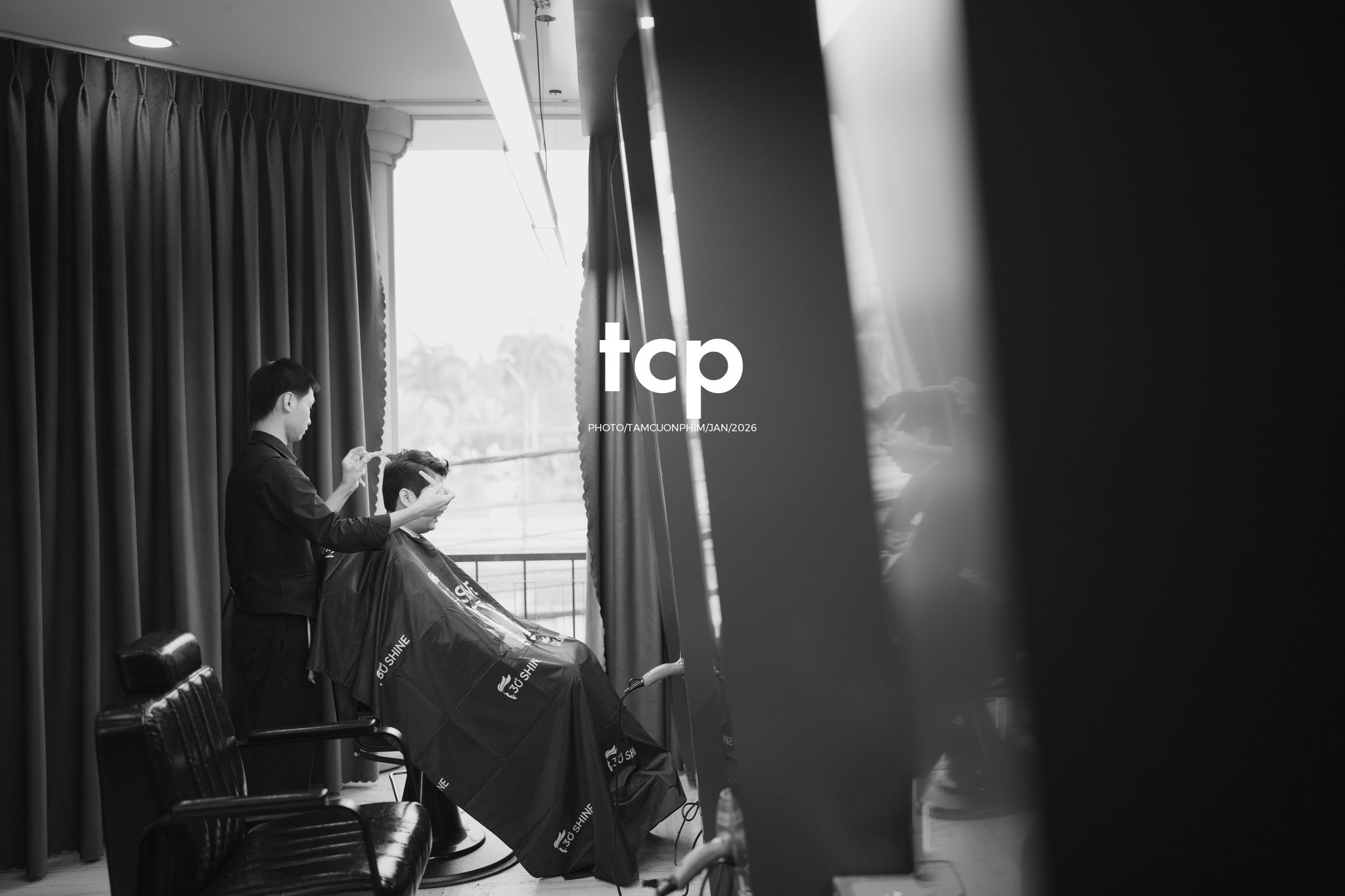 Tám Cuộn Phim - NHỊP ĐIỆU CỦA SỰ CHỈN CHU