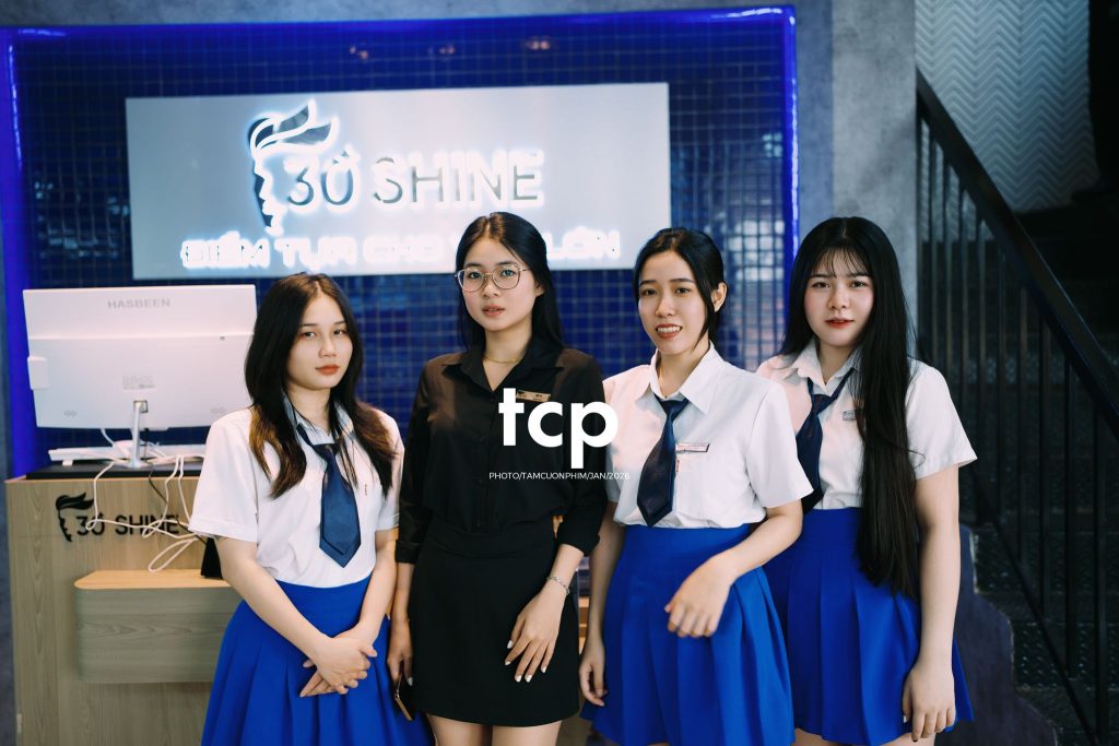 Tám Cuộn Phim - NHỊP ĐIỆU CỦA SỰ CHỈN CHU