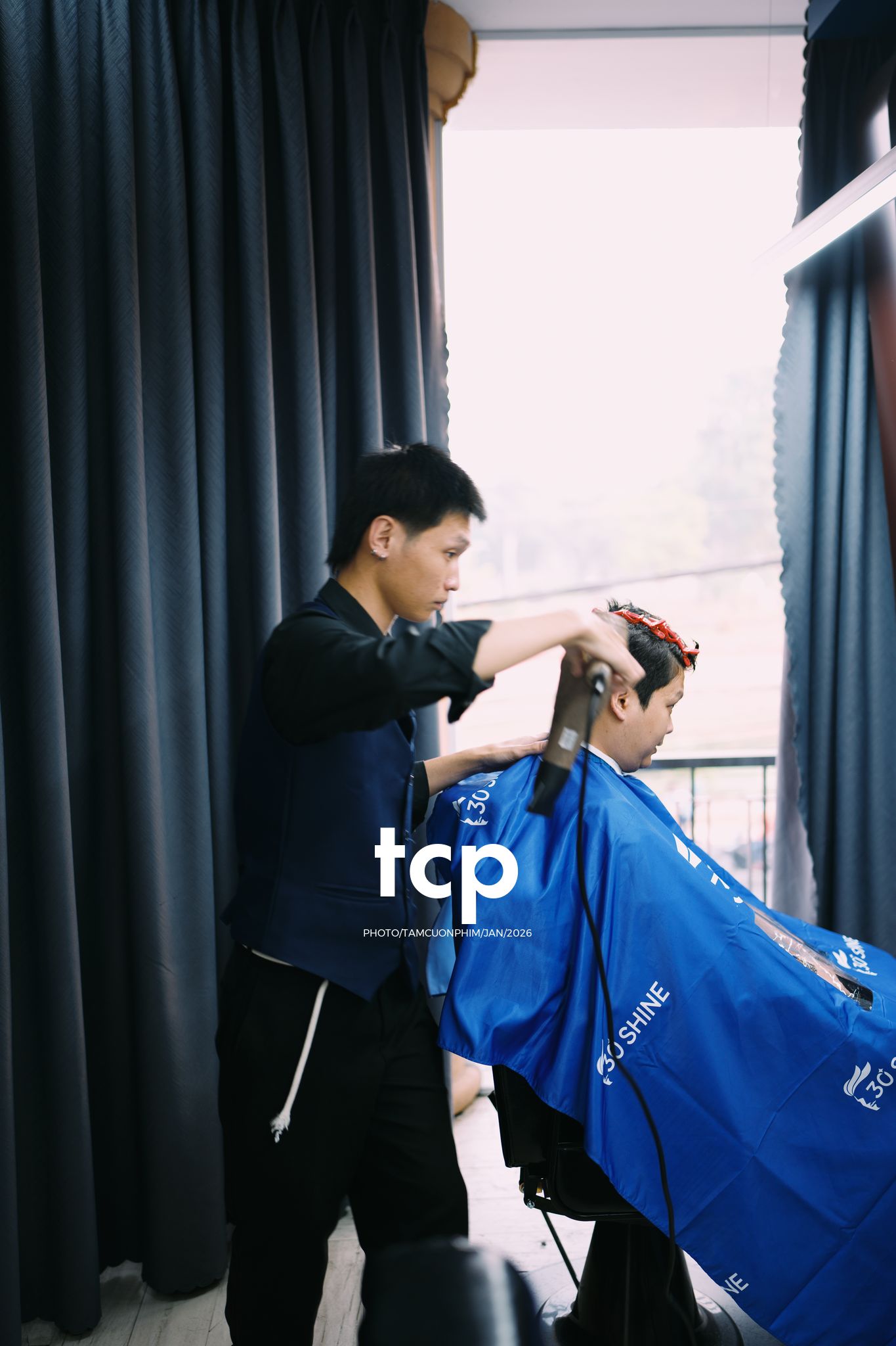 Tám Cuộn Phim - NHỊP ĐIỆU CỦA SỰ CHỈN CHU