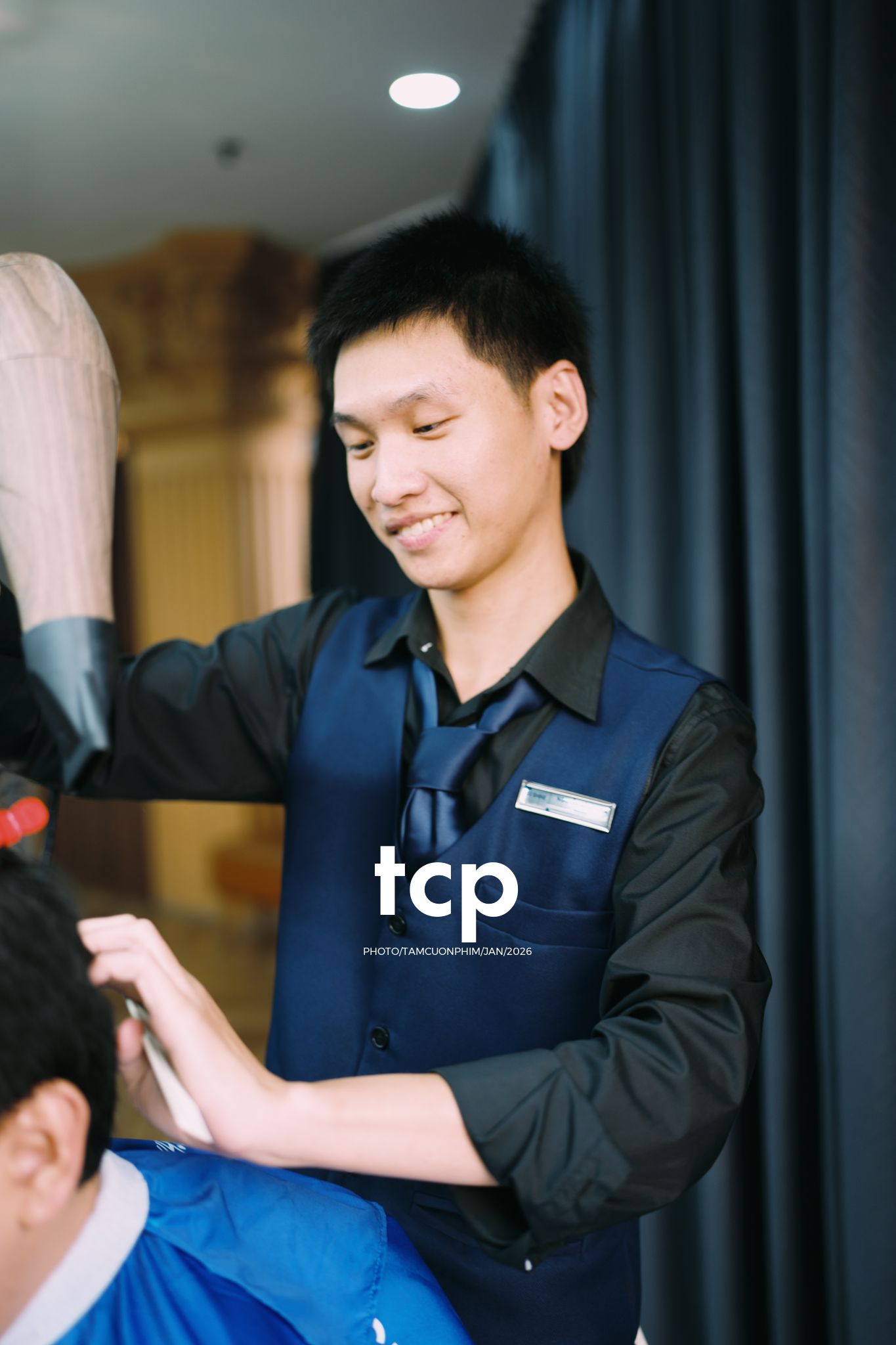 Tám Cuộn Phim - NHỊP ĐIỆU CỦA SỰ CHỈN CHU