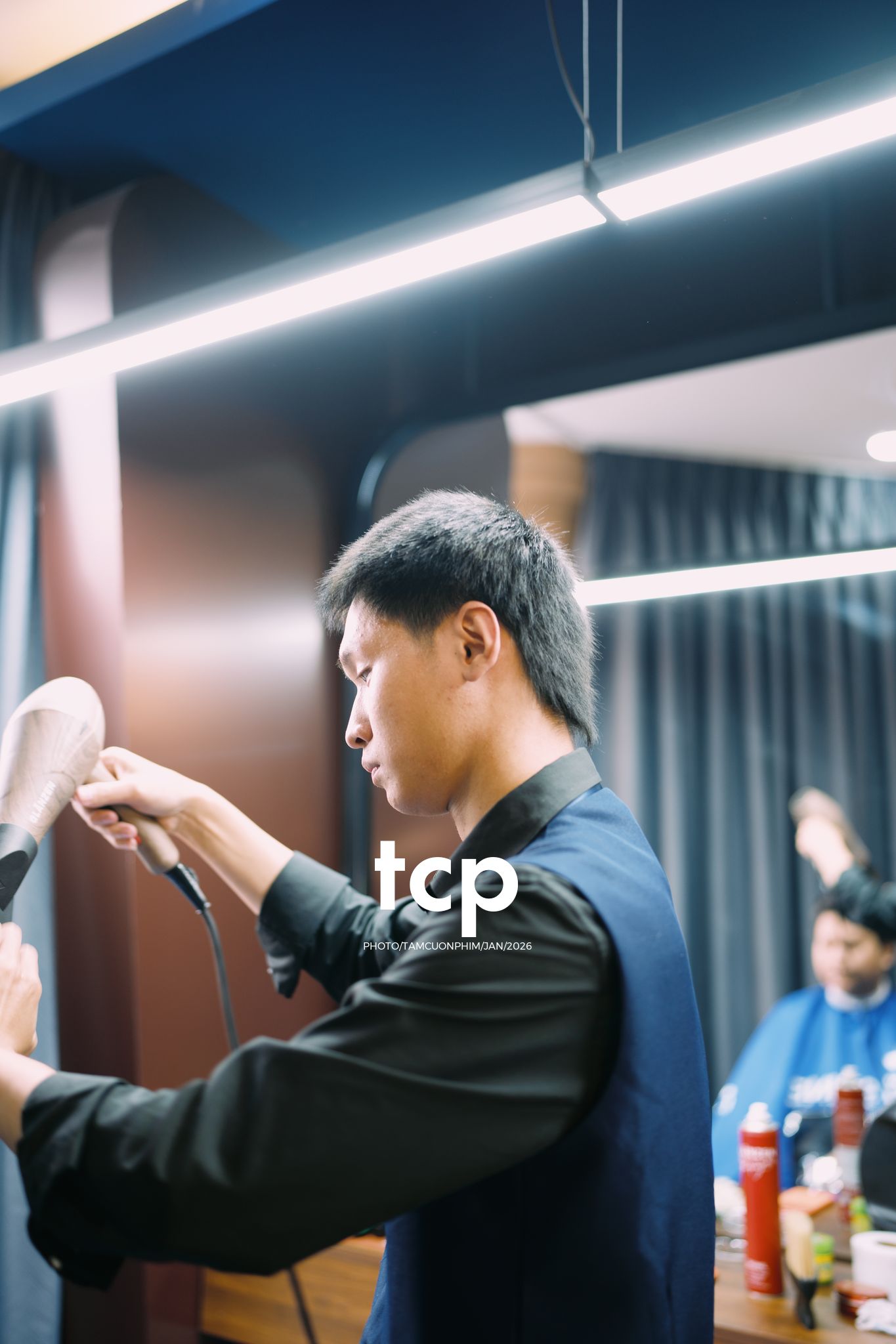 Tám Cuộn Phim - NHỊP ĐIỆU CỦA SỰ CHỈN CHU