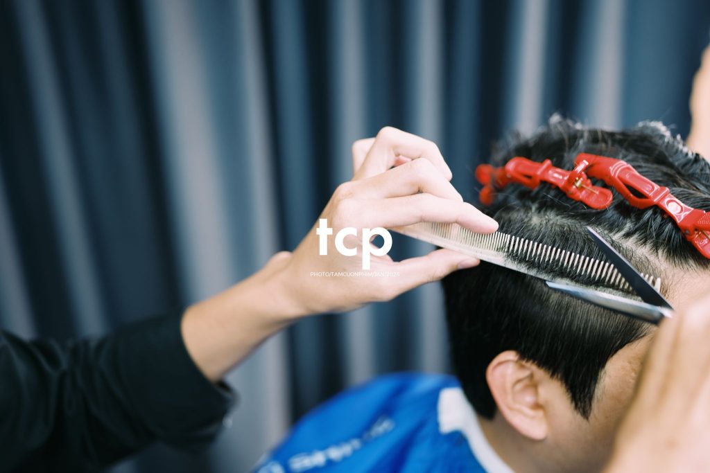 Tám Cuộn Phim - NHỊP ĐIỆU CỦA SỰ CHỈN CHU