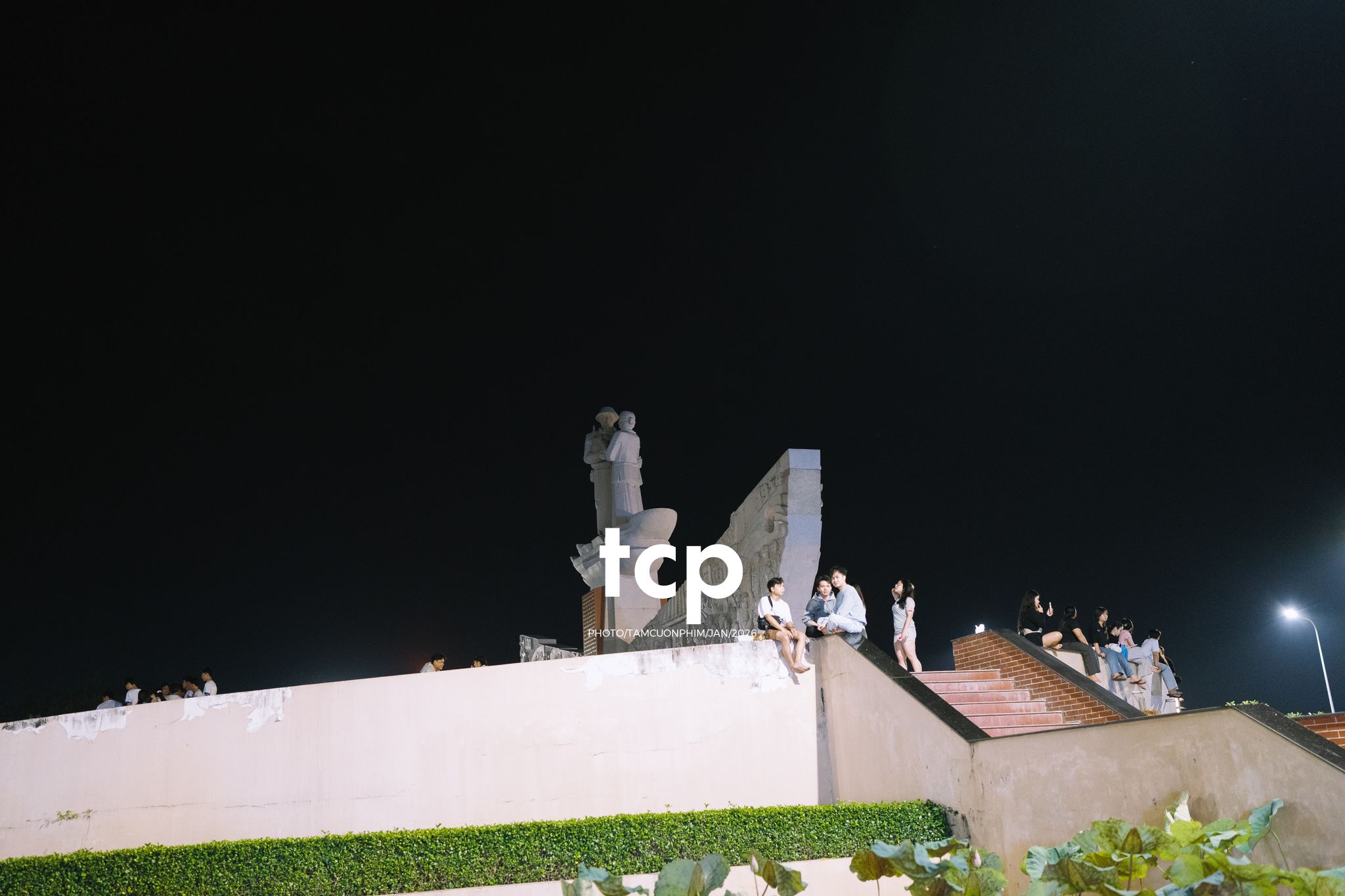 Tám Cuộn Phim - Nhịp sống ven sông đêm Cao Lãnh