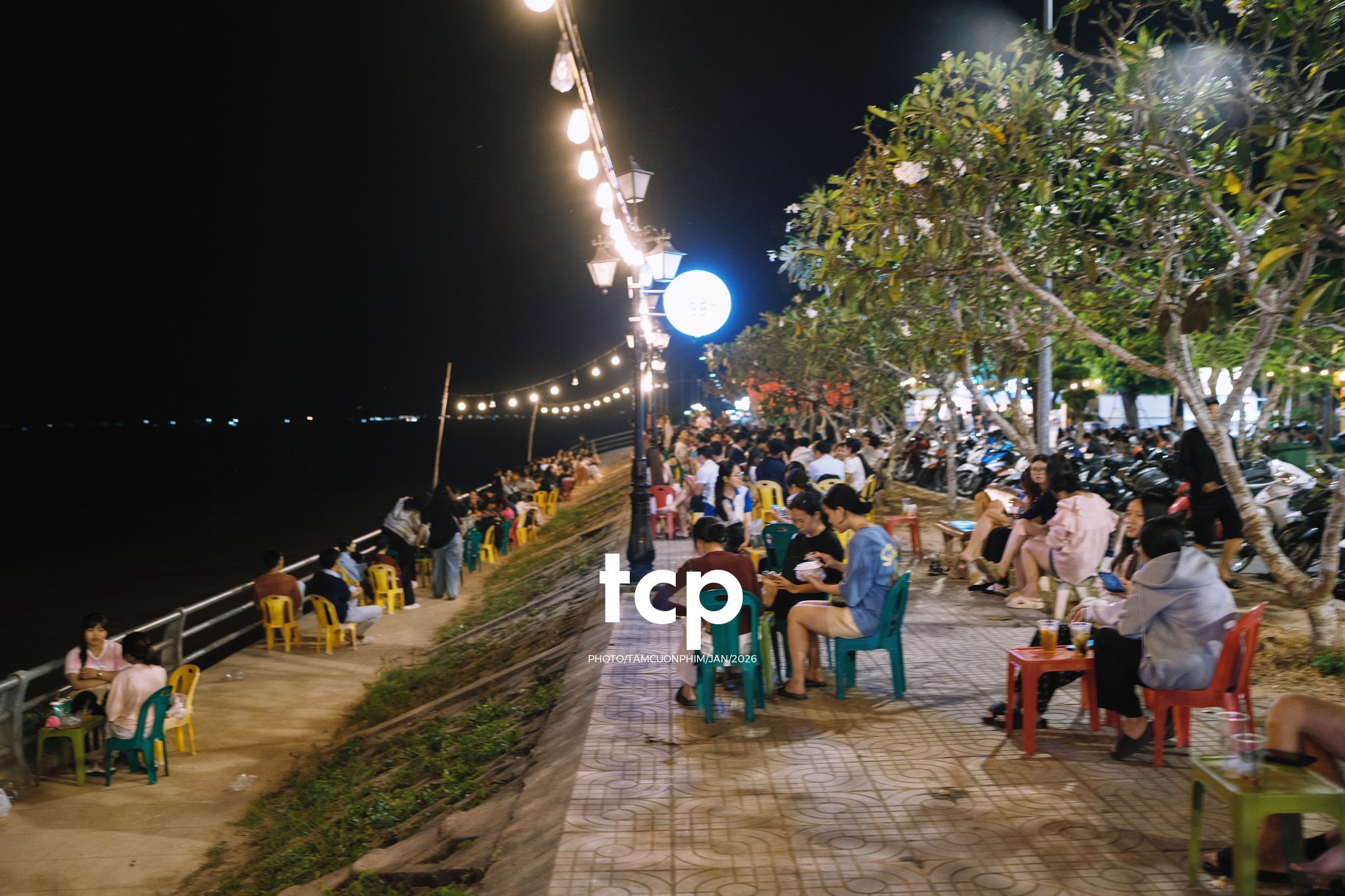 Tám Cuộn Phim - Nhịp sống ven sông đêm Cao Lãnh