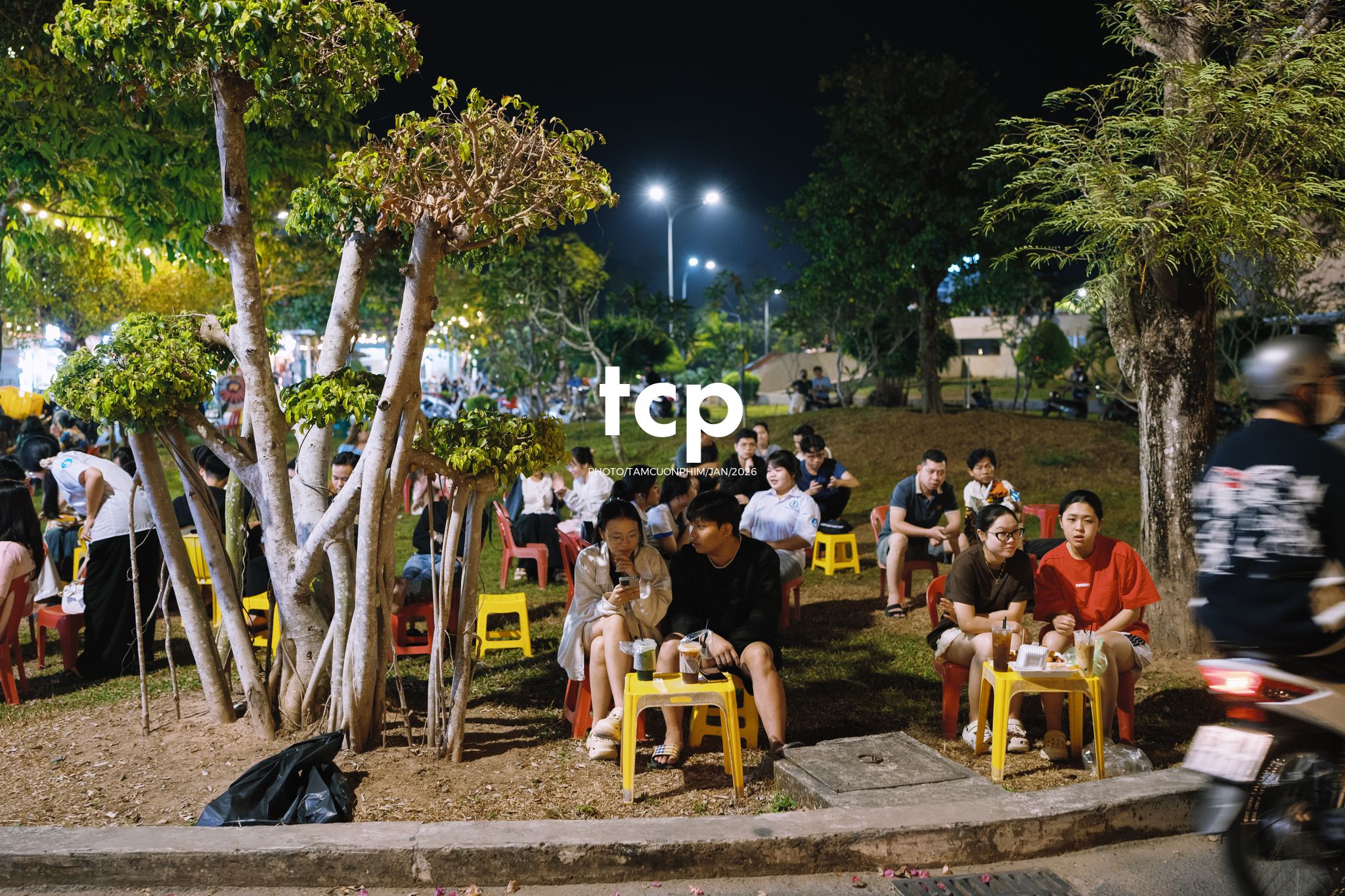 Tám Cuộn Phim - Nhịp sống ven sông đêm Cao Lãnh