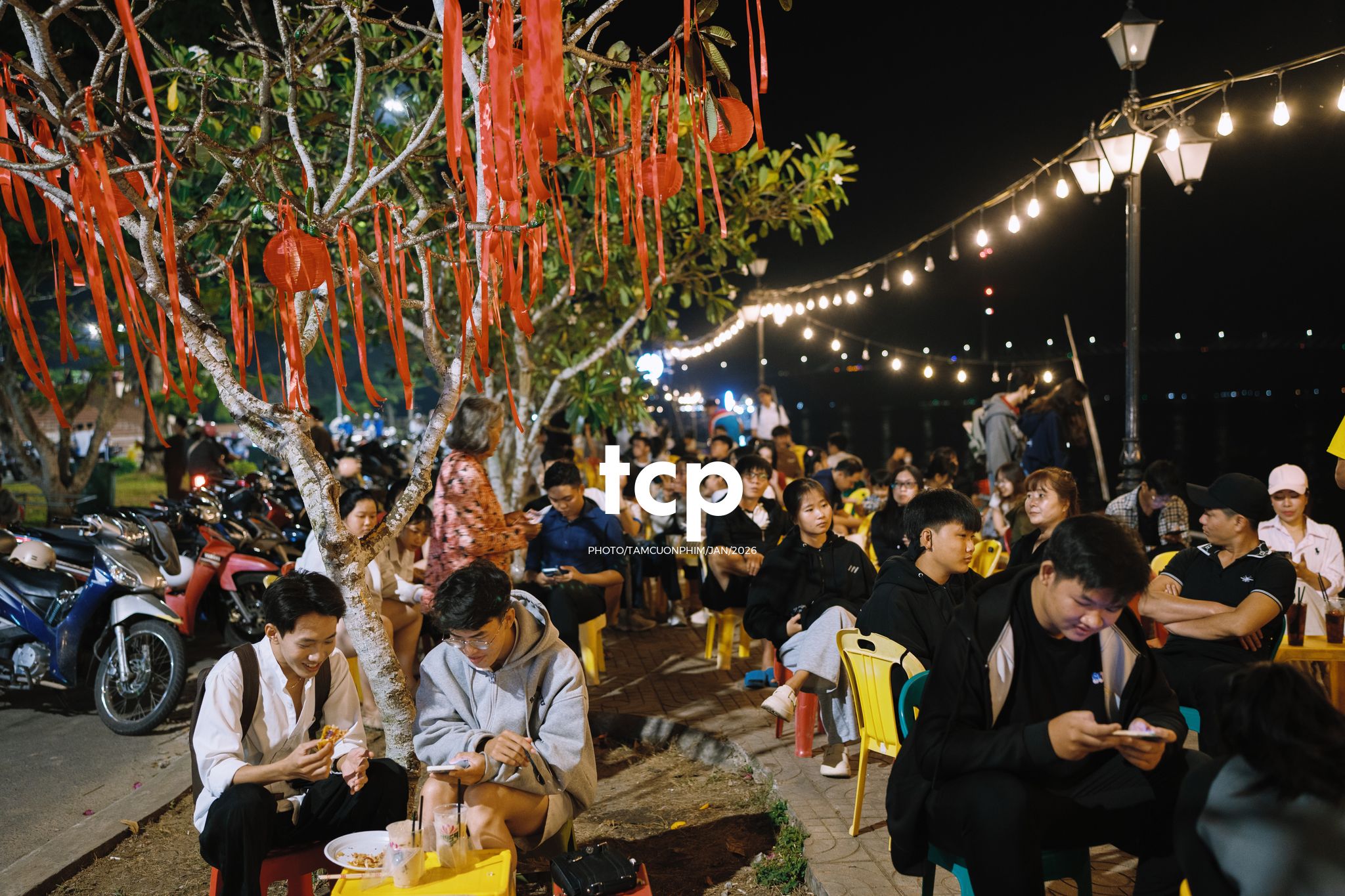 Tám Cuộn Phim - Nhịp sống ven sông đêm Cao Lãnh