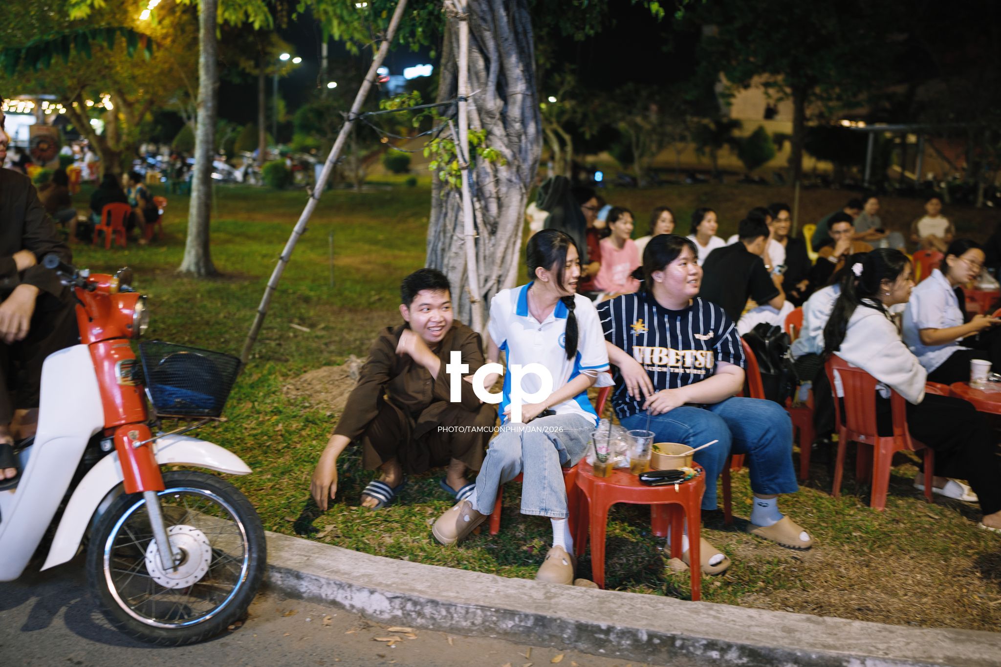 Tám Cuộn Phim - Nhịp sống ven sông đêm Cao Lãnh