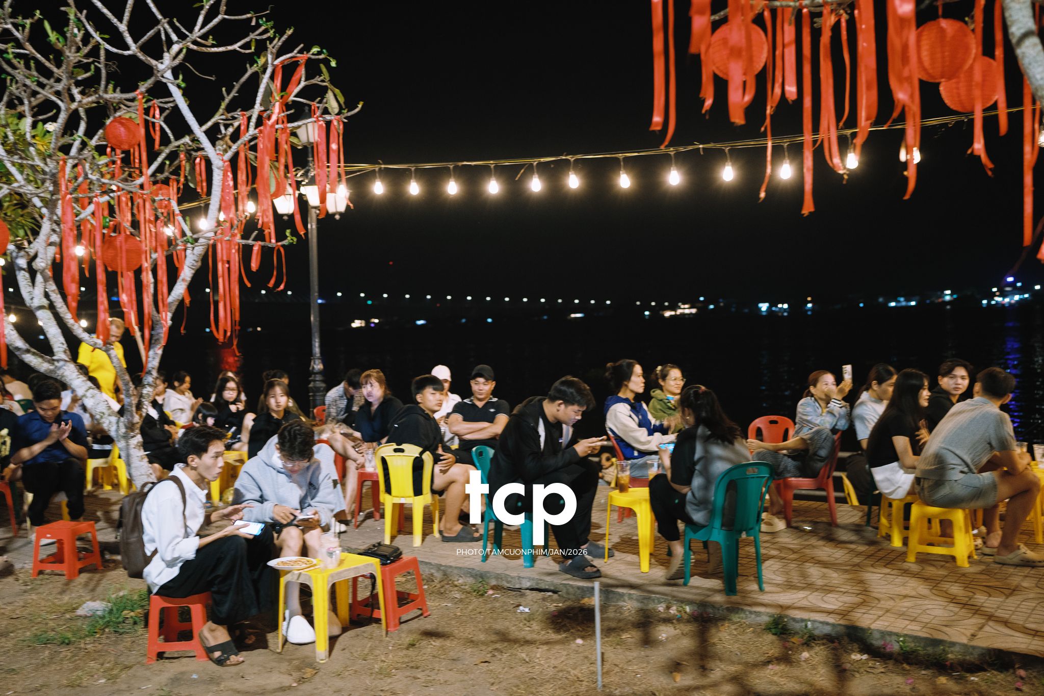 Tám Cuộn Phim - Nhịp sống ven sông đêm Cao Lãnh