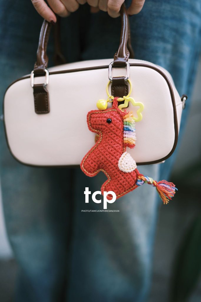 Tám Cuộn Phim - Những món phụ kiện len đan đầy màu sắc
