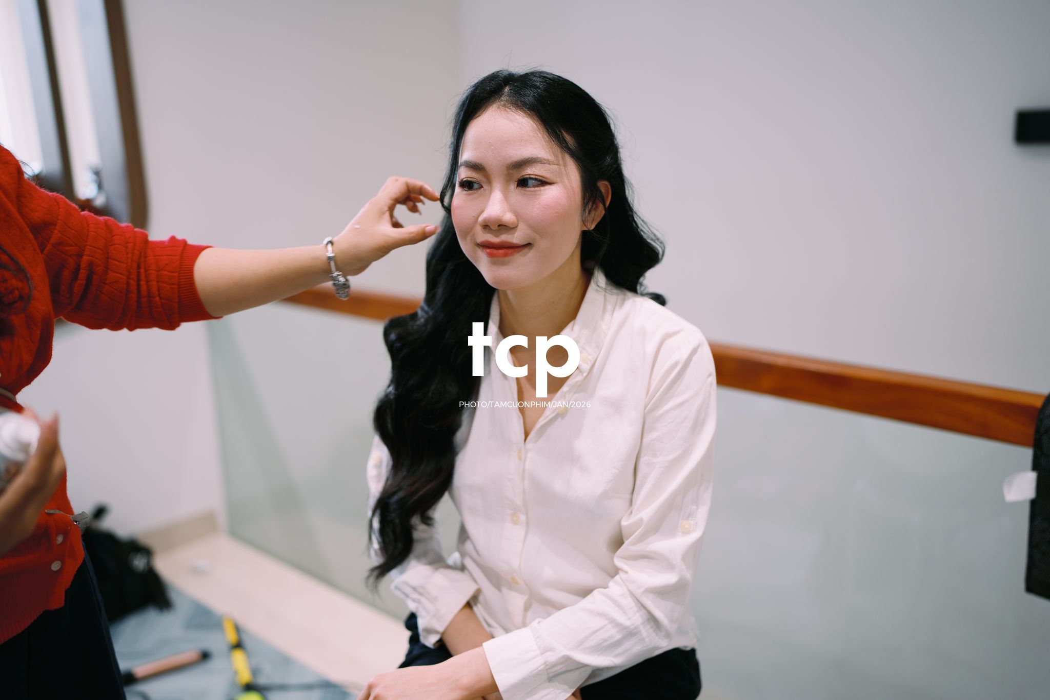 Tám Cuộn Phim - Sắc đỏ ngày chung đôi