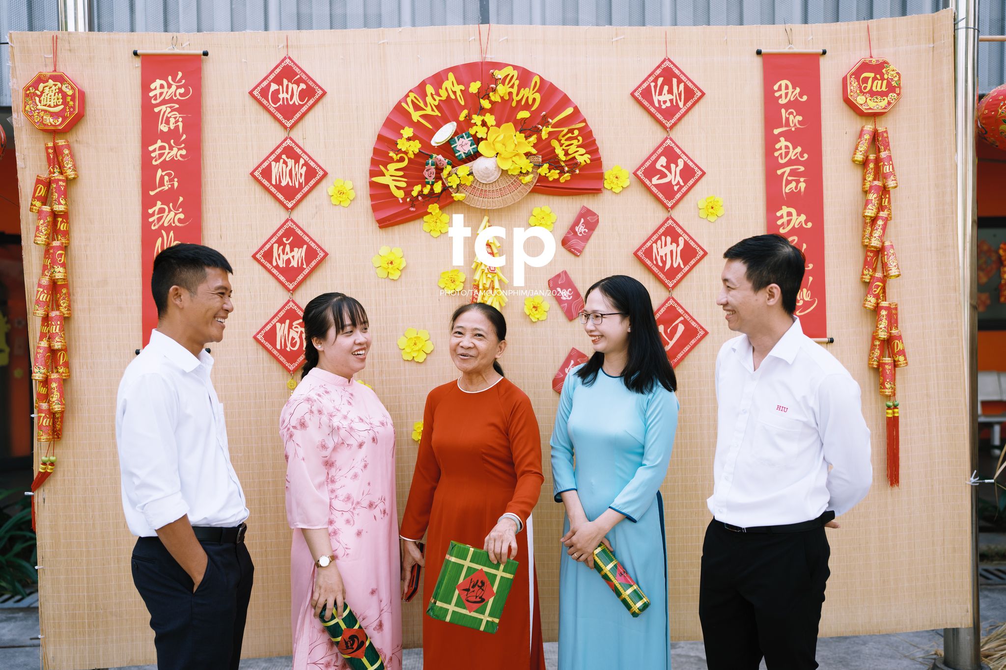 Tám Cuộn Phim - NHỊP ĐẬP MÙA LỄ HỘI TRÊN NỀN CÔNG NGHIỆP