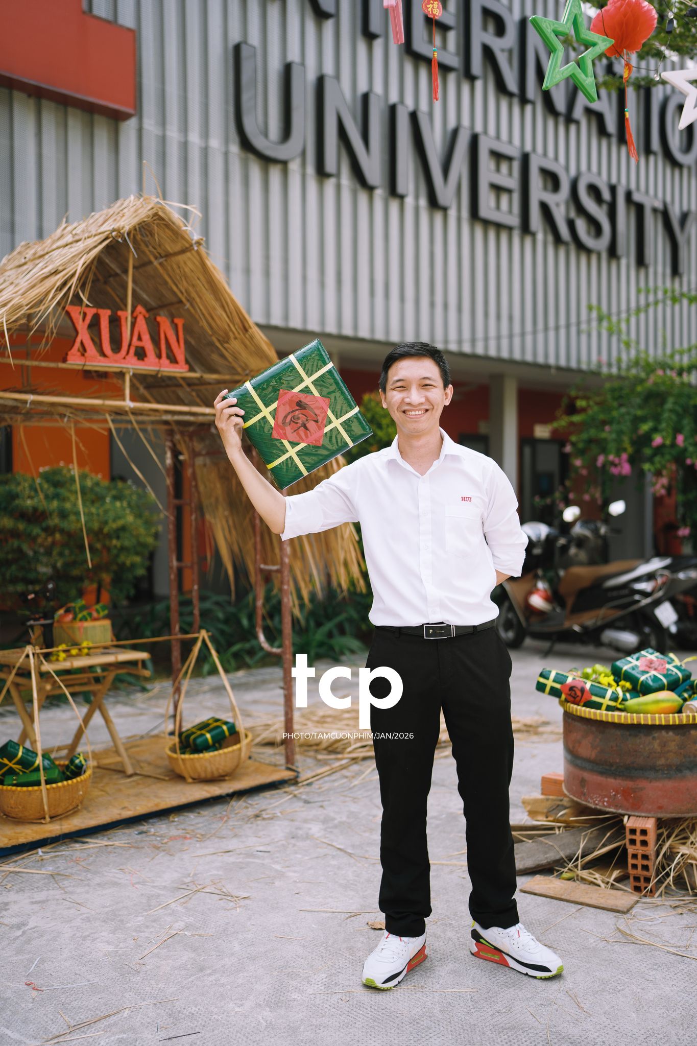 Tám Cuộn Phim - NHỊP ĐẬP MÙA LỄ HỘI TRÊN NỀN CÔNG NGHIỆP