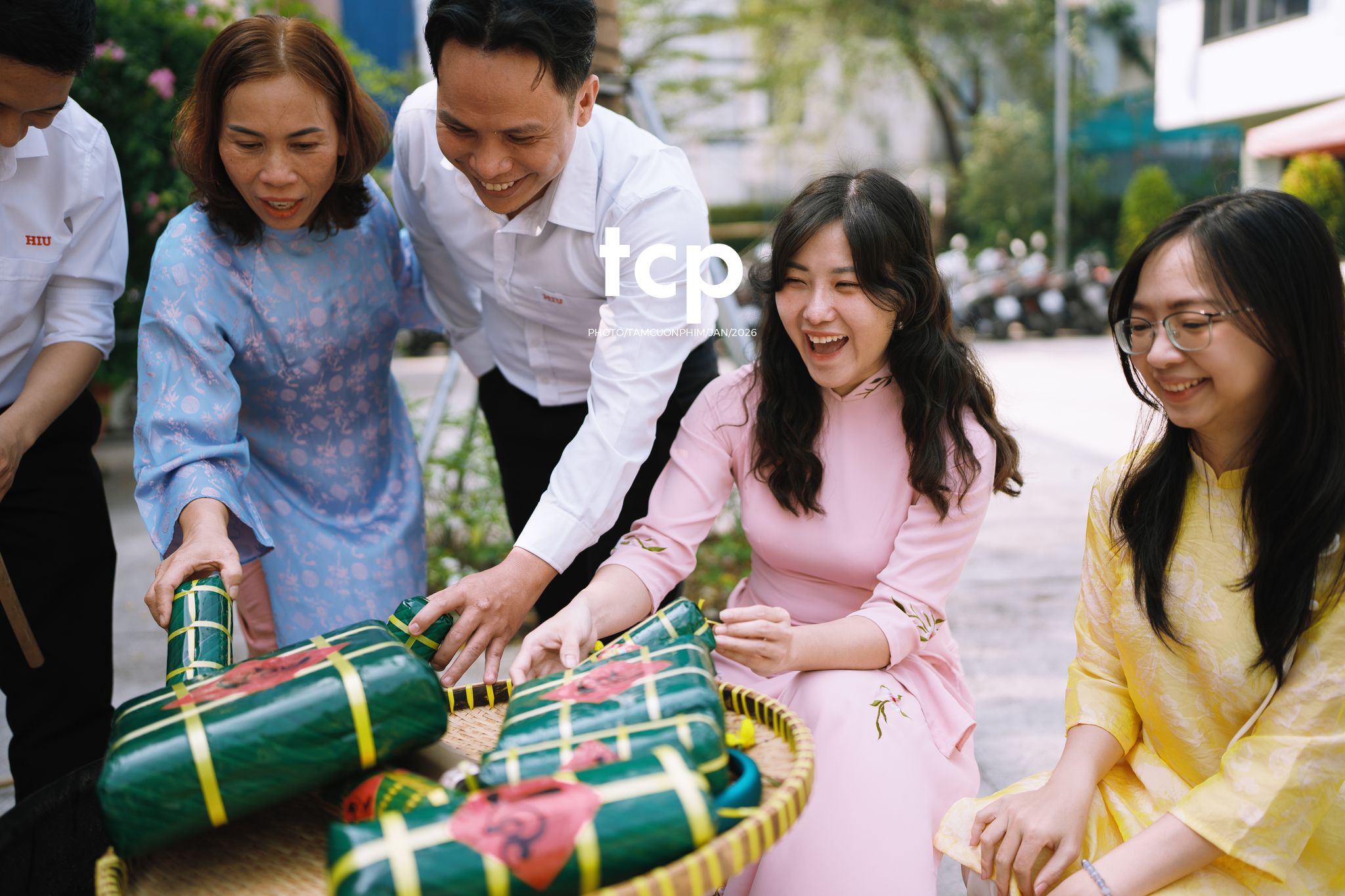 Tám Cuộn Phim - NHỊP ĐẬP MÙA LỄ HỘI TRÊN NỀN CÔNG NGHIỆP