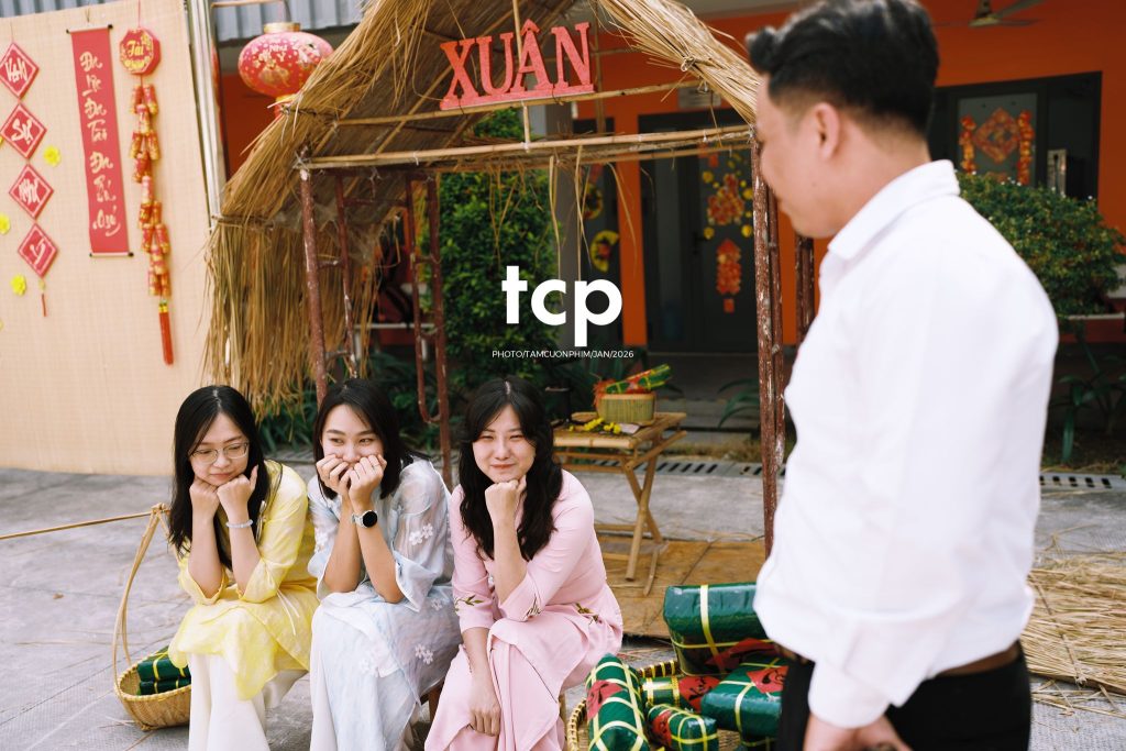 Tám Cuộn Phim - NHỊP ĐẬP MÙA LỄ HỘI TRÊN NỀN CÔNG NGHIỆP