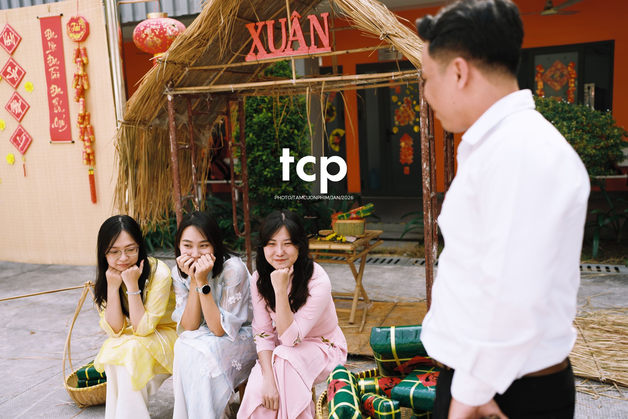 Tám Cuộn Phim - NHỊP ĐẬP MÙA LỄ HỘI TRÊN NỀN CÔNG NGHIỆP