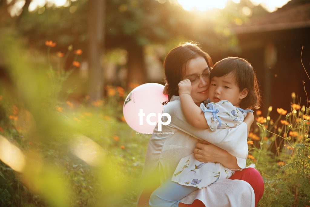 Tám Cuộn Phim - Khi tiểu công chúa là "đạo diễn" còn mẹ là "fan cứng"