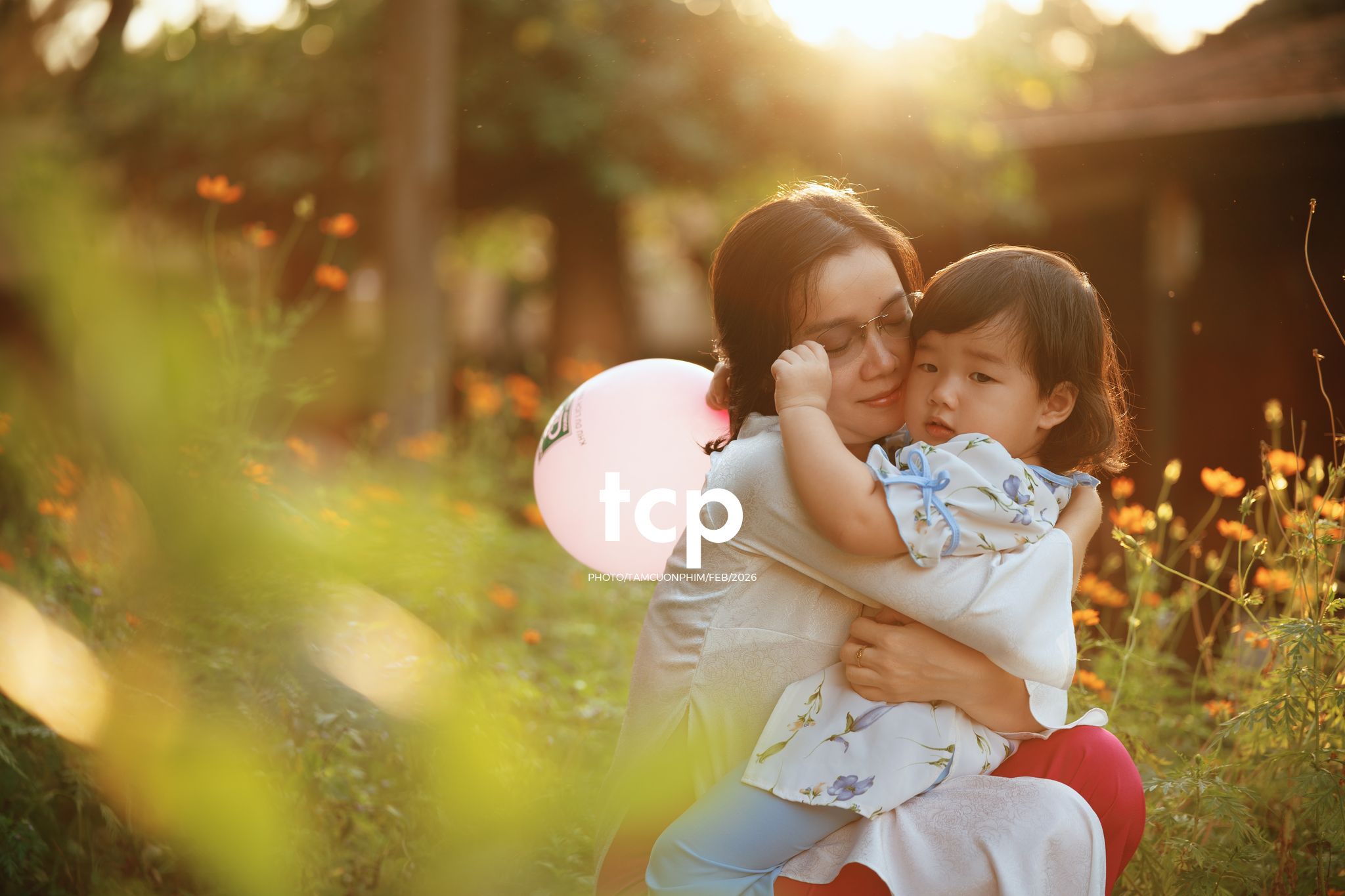 Tám Cuộn Phim - Khi tiểu công chúa là "đạo diễn" còn mẹ là "fan cứng"