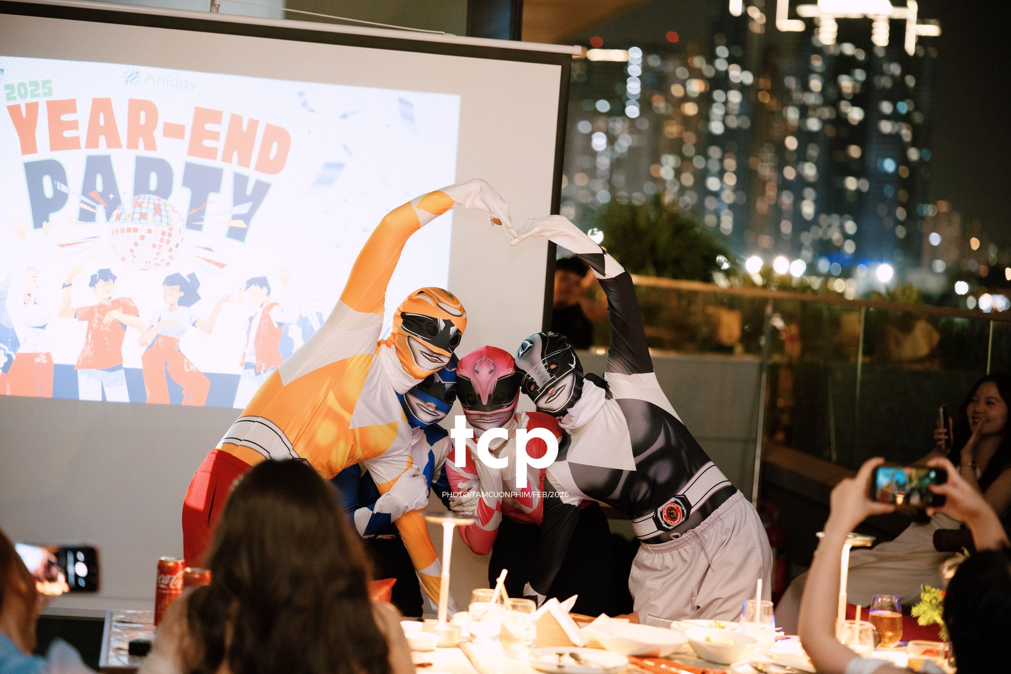 Tám Cuộn Phim - Chiếc micro được chuyền tay và lời chúc cuối năm