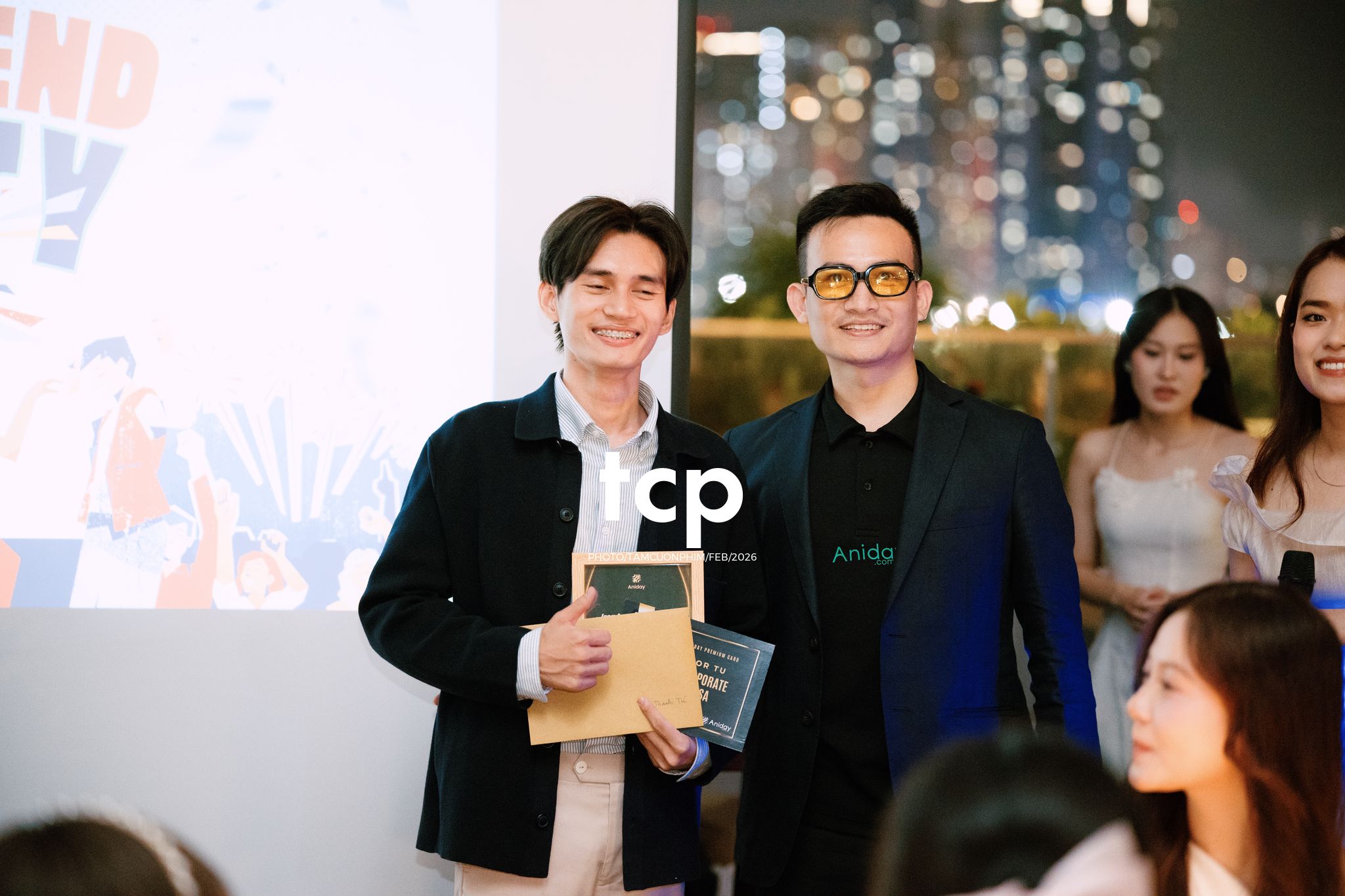 Tám Cuộn Phim - Chiếc micro được chuyền tay và lời chúc cuối năm