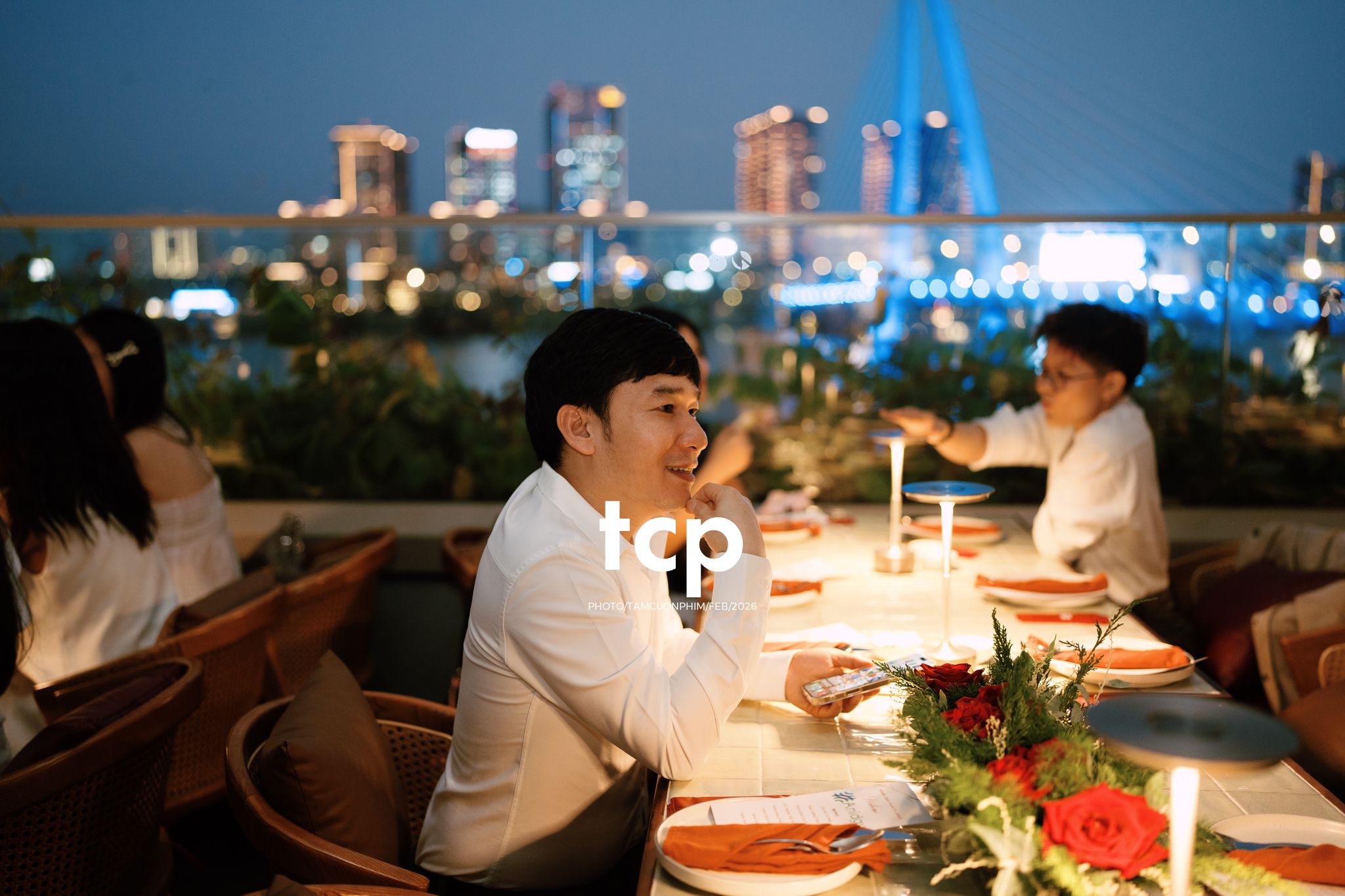 Tám Cuộn Phim - Chiếc micro được chuyền tay và lời chúc cuối năm