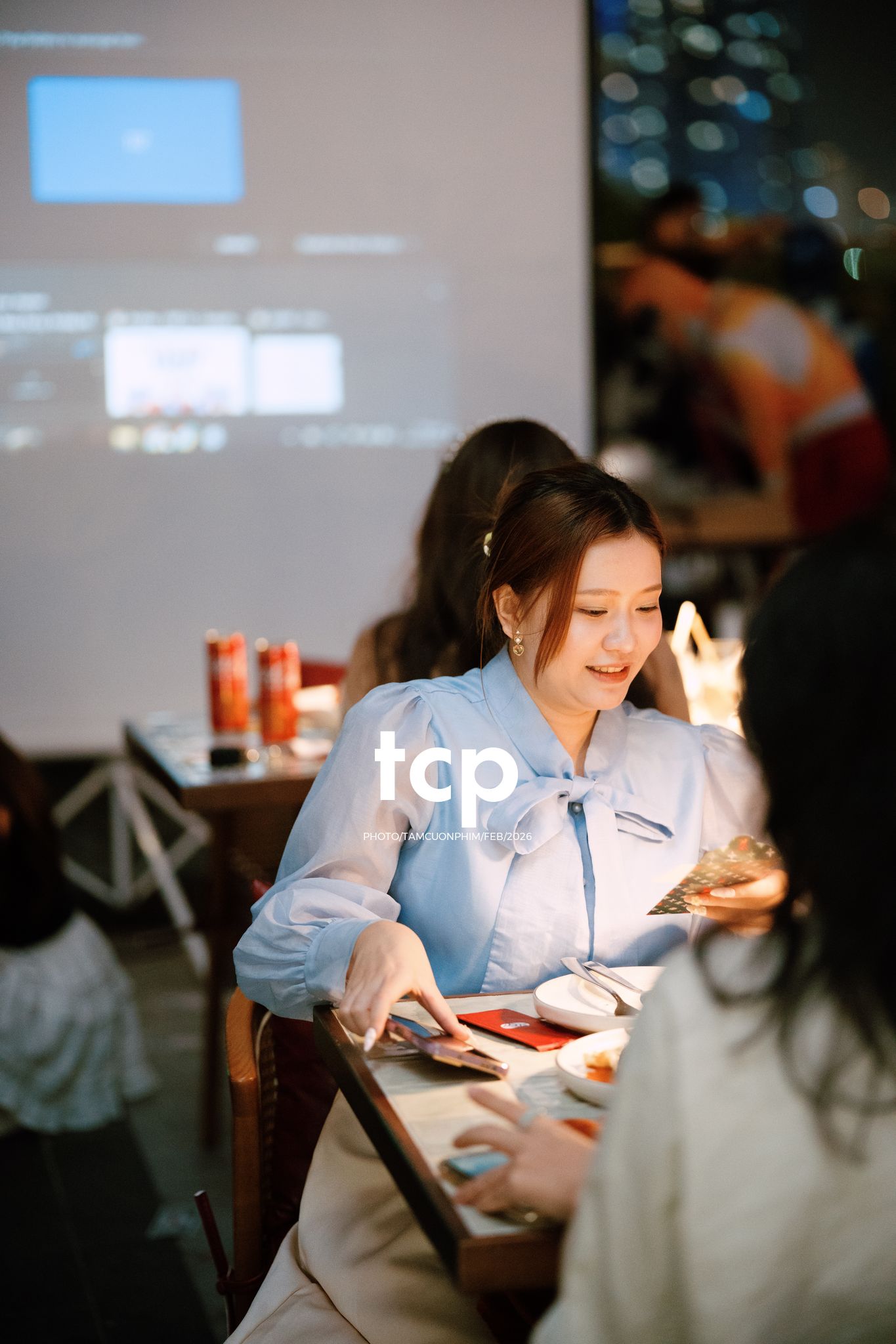 Tám Cuộn Phim - Chiếc micro được chuyền tay và lời chúc cuối năm