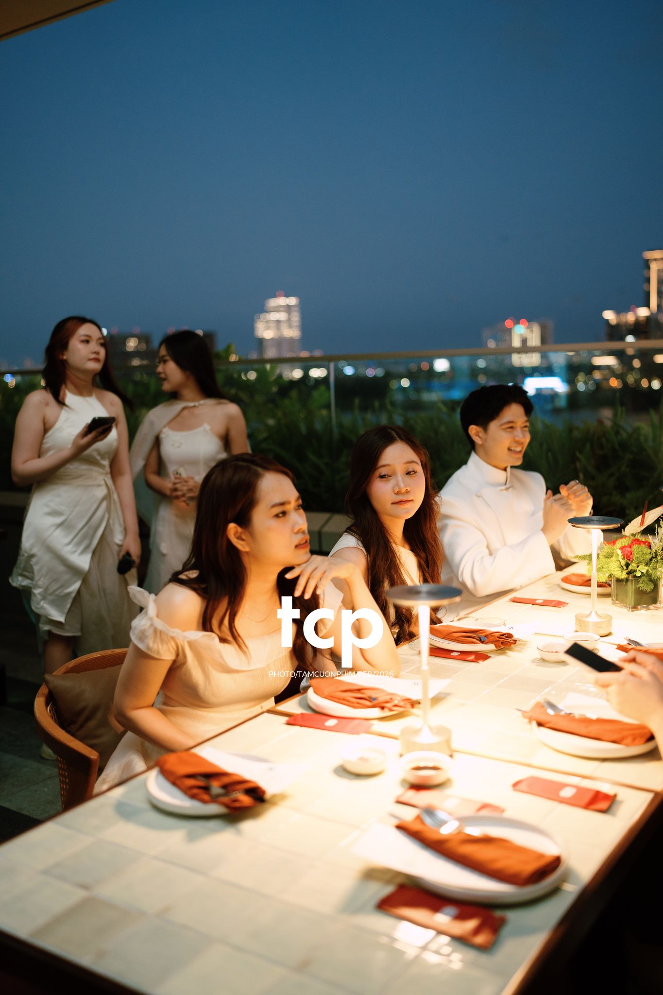 Tám Cuộn Phim - Chiếc micro được chuyền tay và lời chúc cuối năm